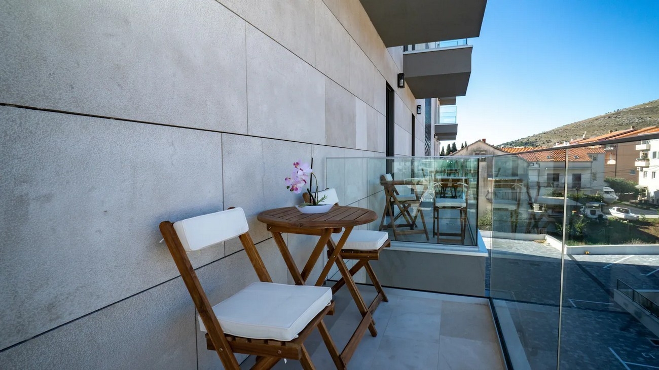 Three bedroom apartment near beach Seget Donji, Trogir  A-a