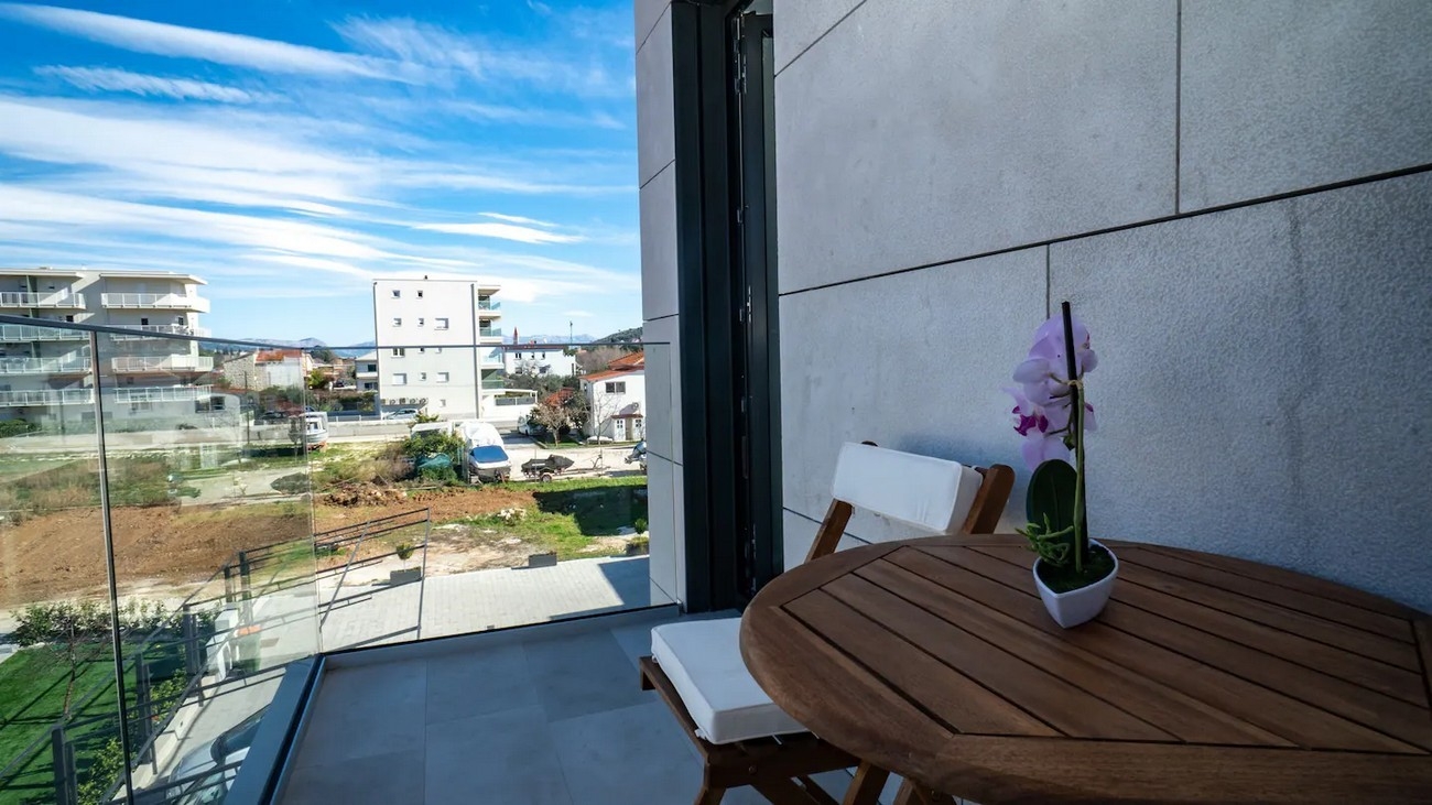 Three bedroom apartment near beach Seget Donji, Trogir  A-a