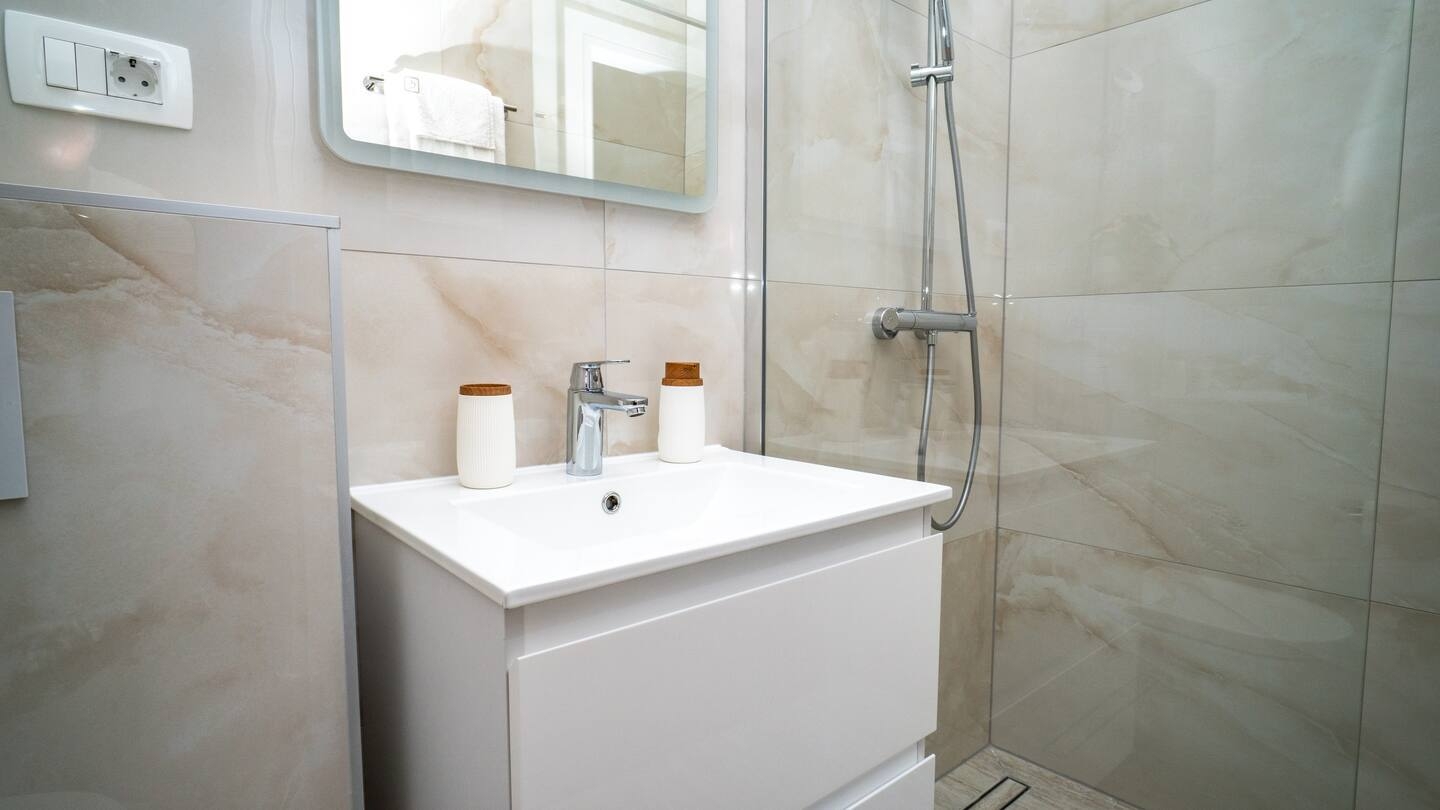 Three bedroom apartment near beach Seget Donji, Trogir  A-a