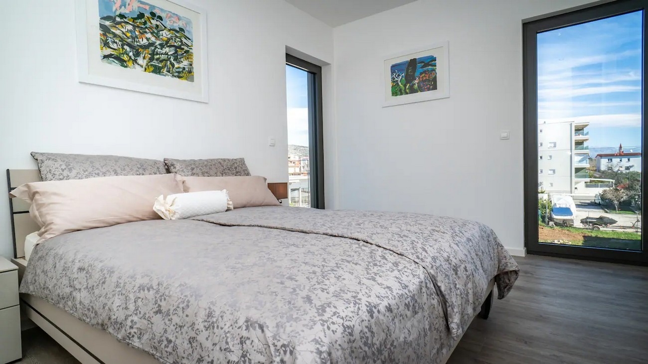 Three bedroom apartment near beach Seget Donji, Trogir  A-a