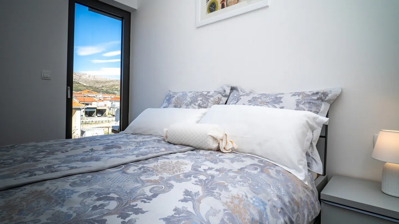 Three bedroom apartment near beach Seget Donji, Trogir  A-a