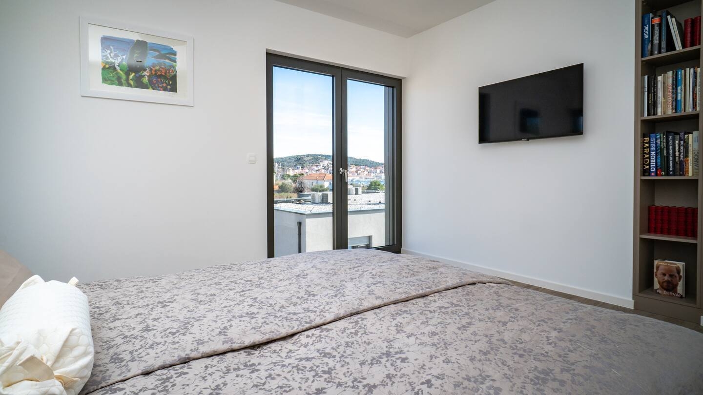 Three bedroom apartment near beach Seget Donji, Trogir  A-a