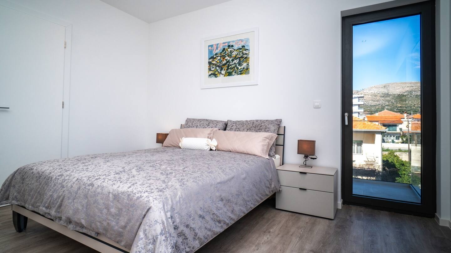 Three bedroom apartment near beach Seget Donji, Trogir  A-a