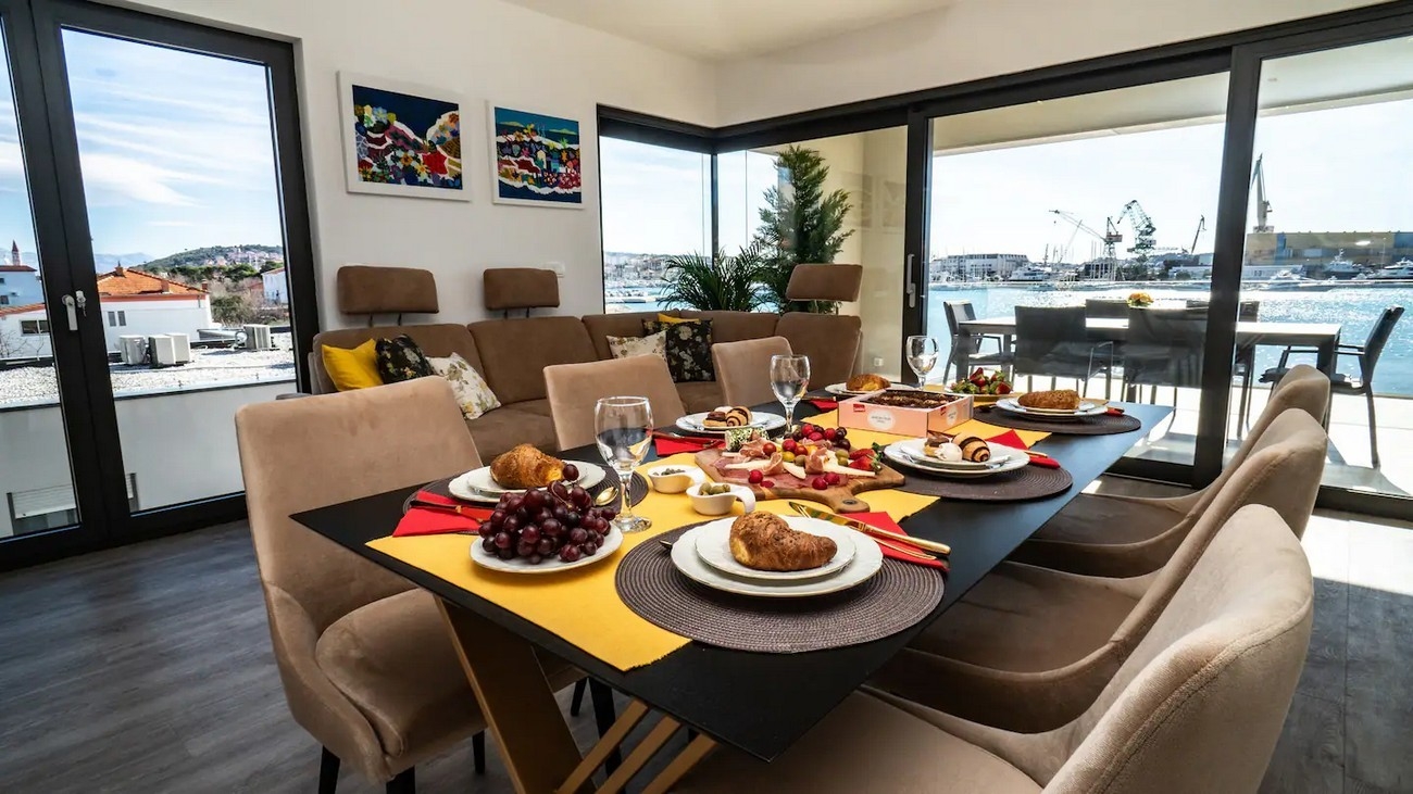 Three bedroom apartment near beach Seget Donji, Trogir  A-a