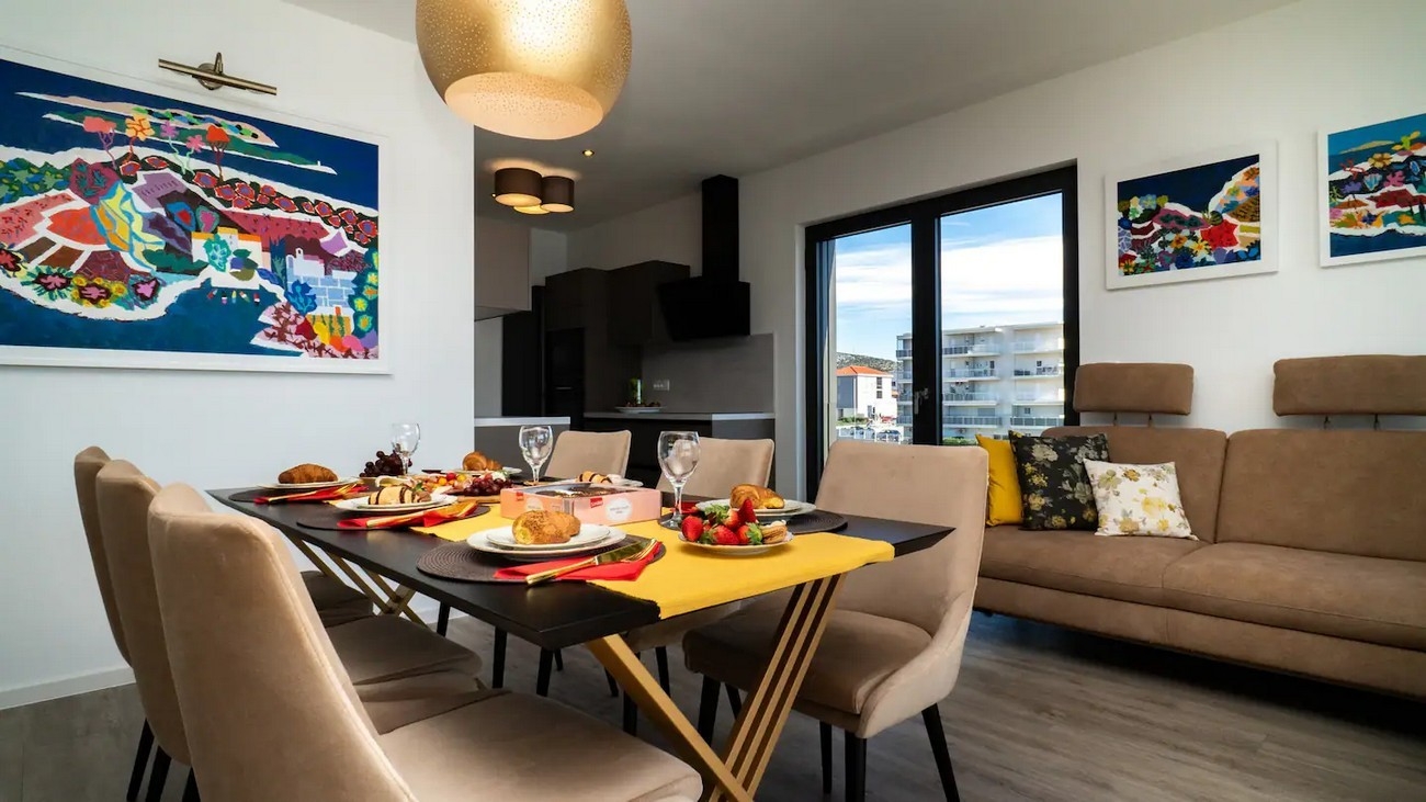 Three bedroom apartment near beach Seget Donji, Trogir  A-a