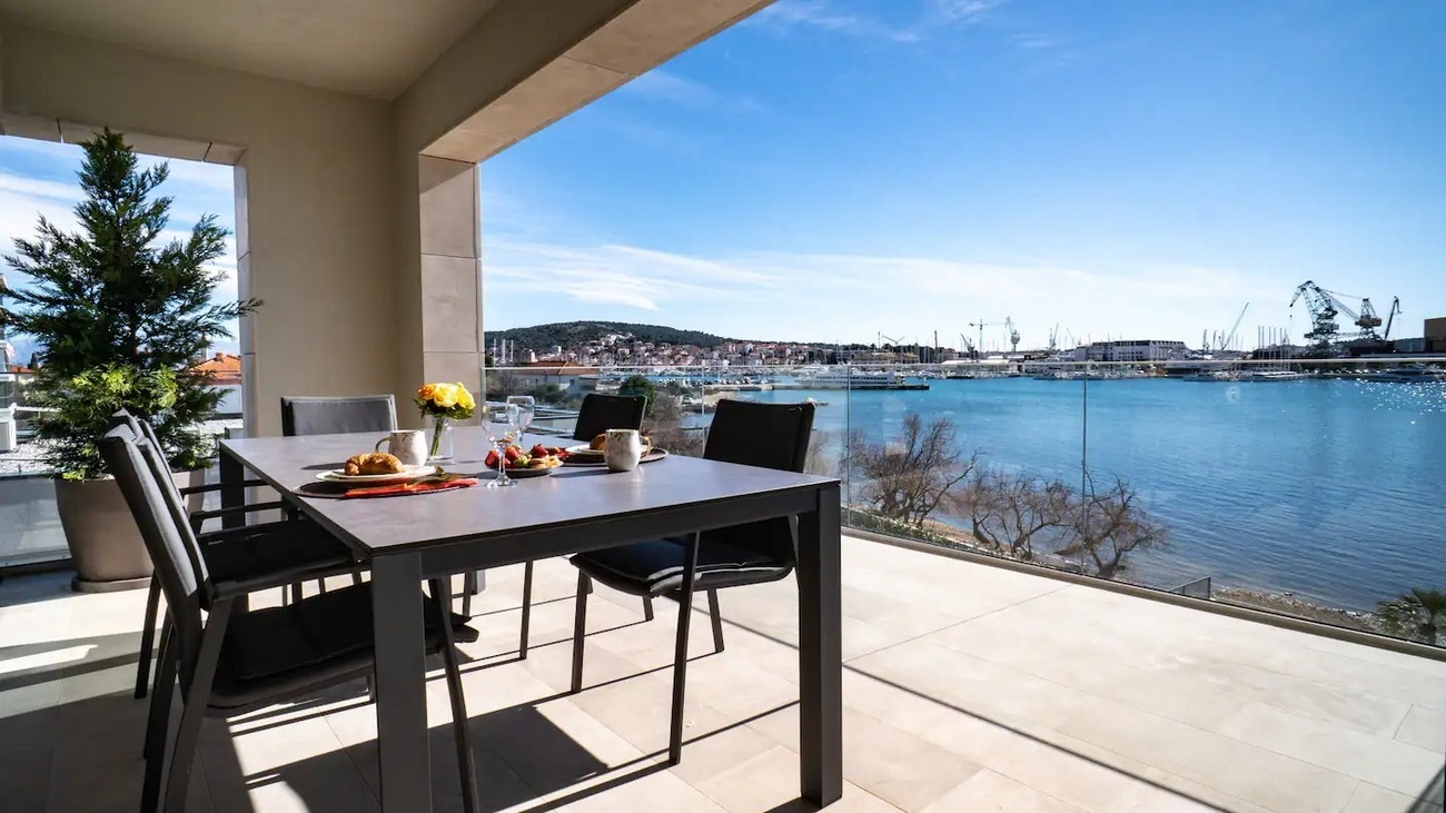 Three bedroom apartment near beach Seget Donji, Trogir  A-a