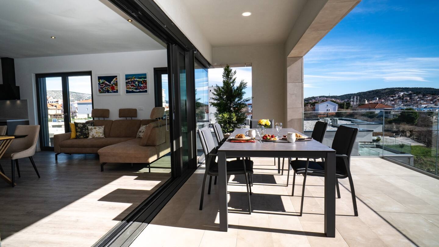 Three bedroom apartment near beach Seget Donji, Trogir  A-a