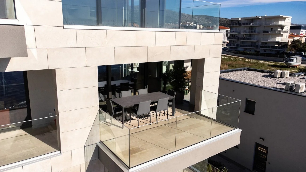 Three bedroom apartment near beach Seget Donji, Trogir  A-a