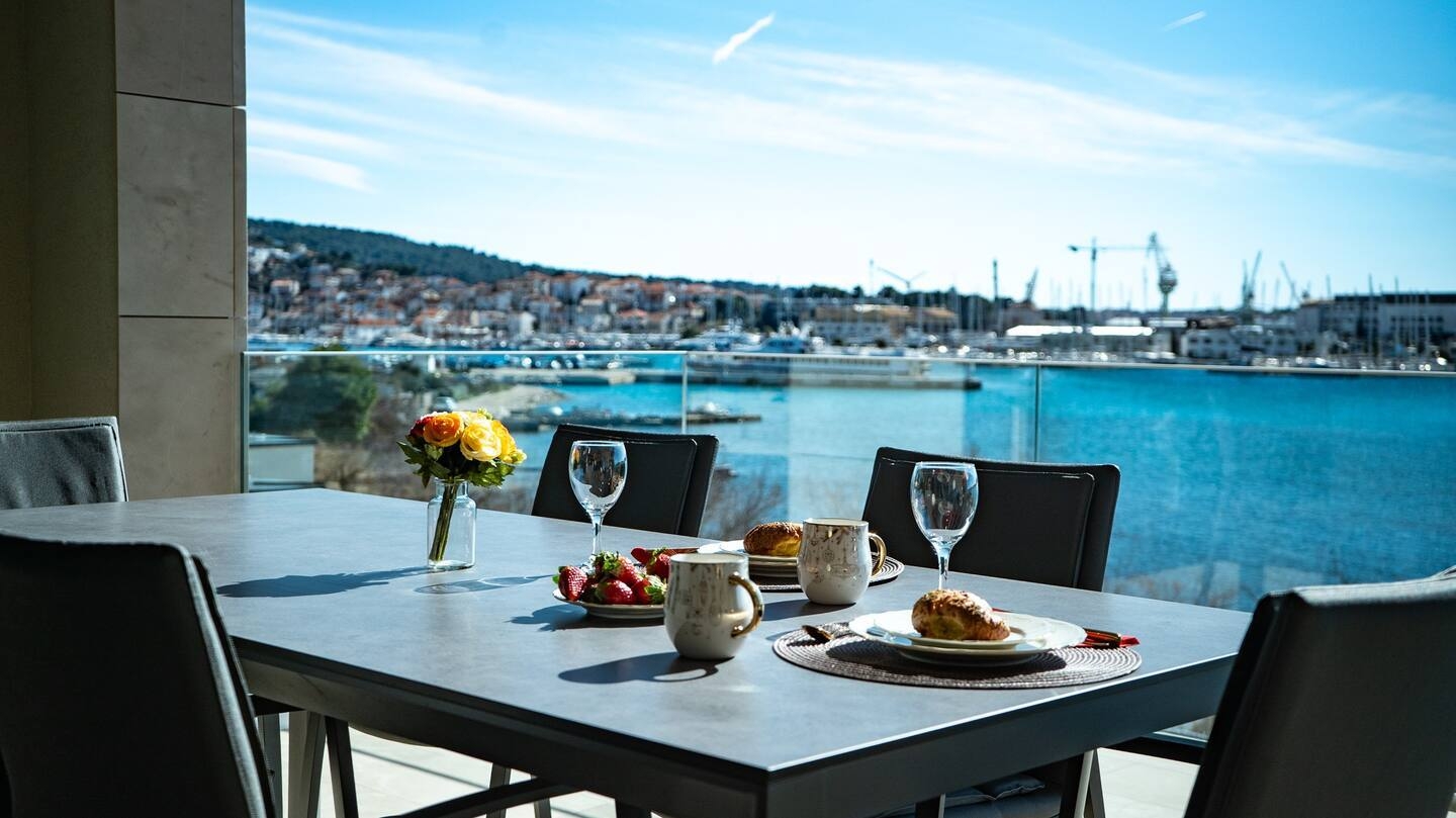 Three bedroom apartment near beach Seget Donji, Trogir  A-a