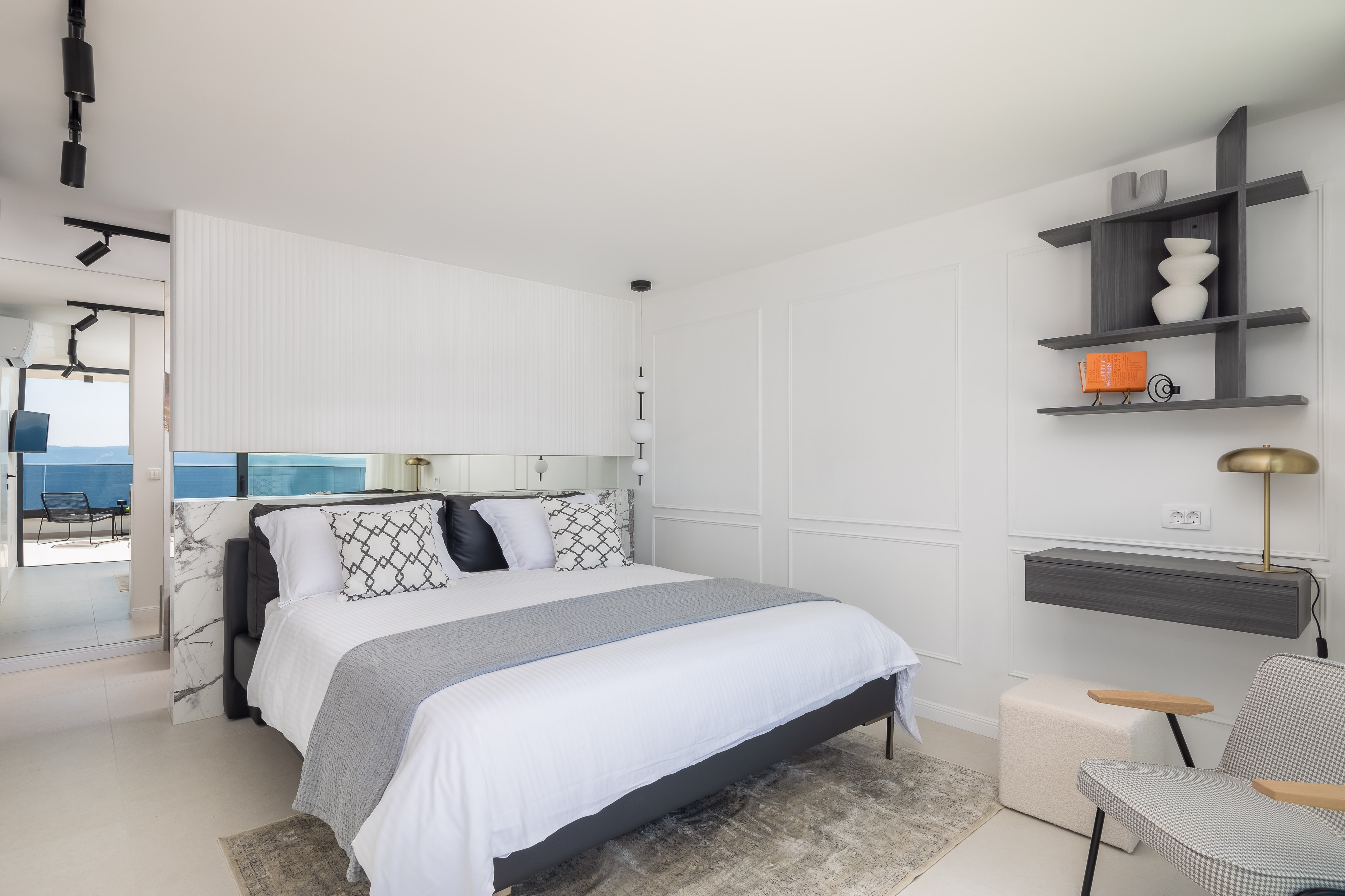 Comfortable and spacious house with terrace and sea view Rastići, Čiovo (K-22934) Comfortable and spacious house with terrace and sea view Rastići, Čiovo (K-22934)