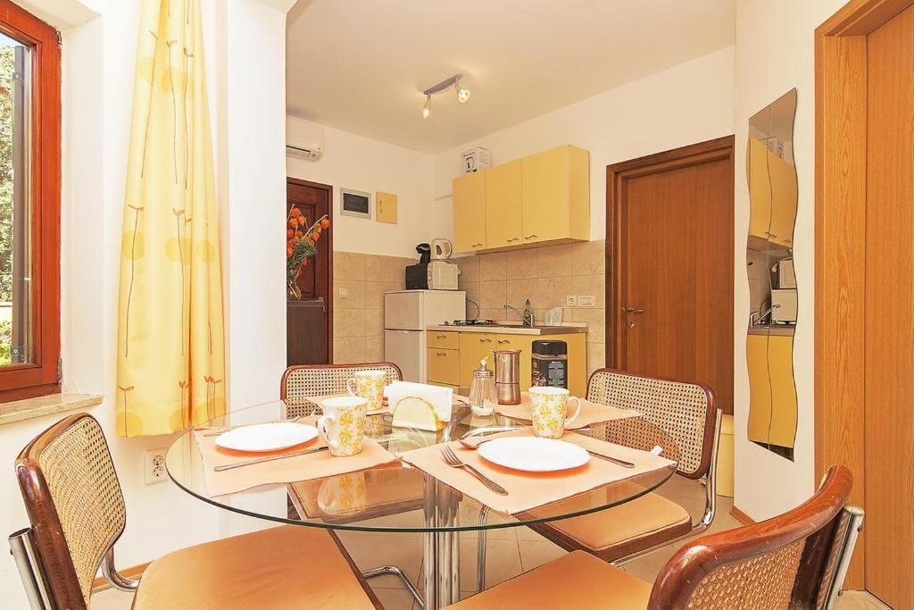 One bedroom apartment with air-conditioning Štinjan (Pula) (A-22939-b)