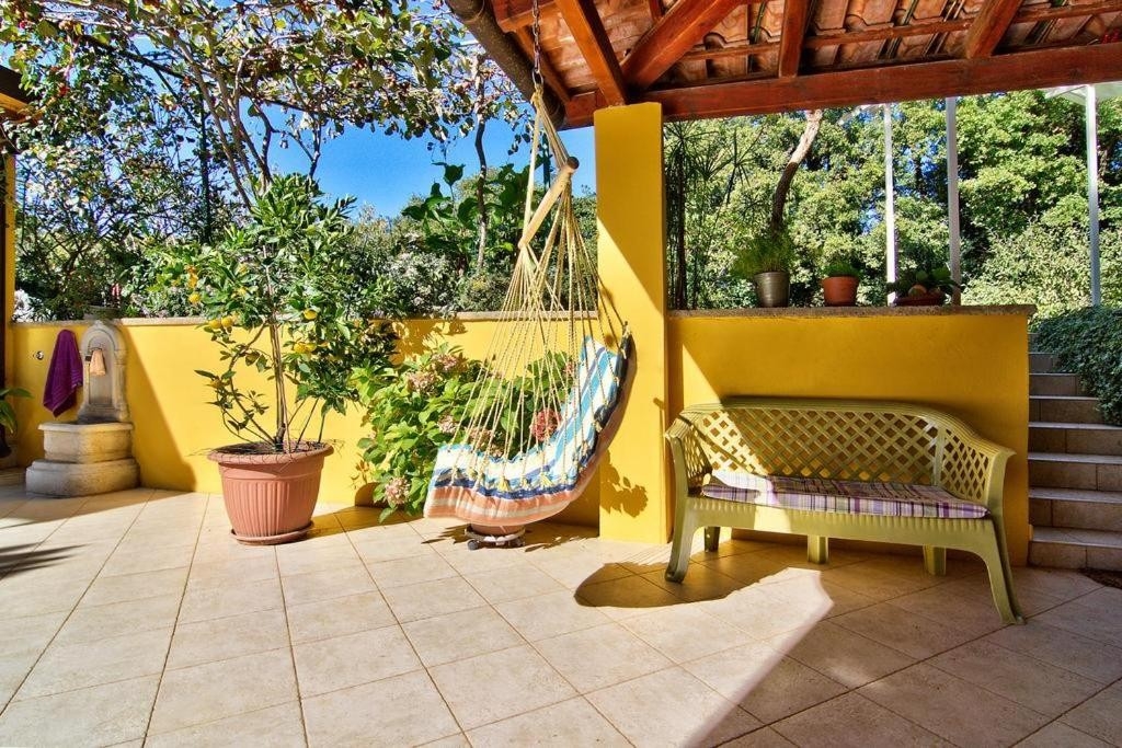 One bedroom apartment with terrace Štinjan (Pula) (A-22939-a)