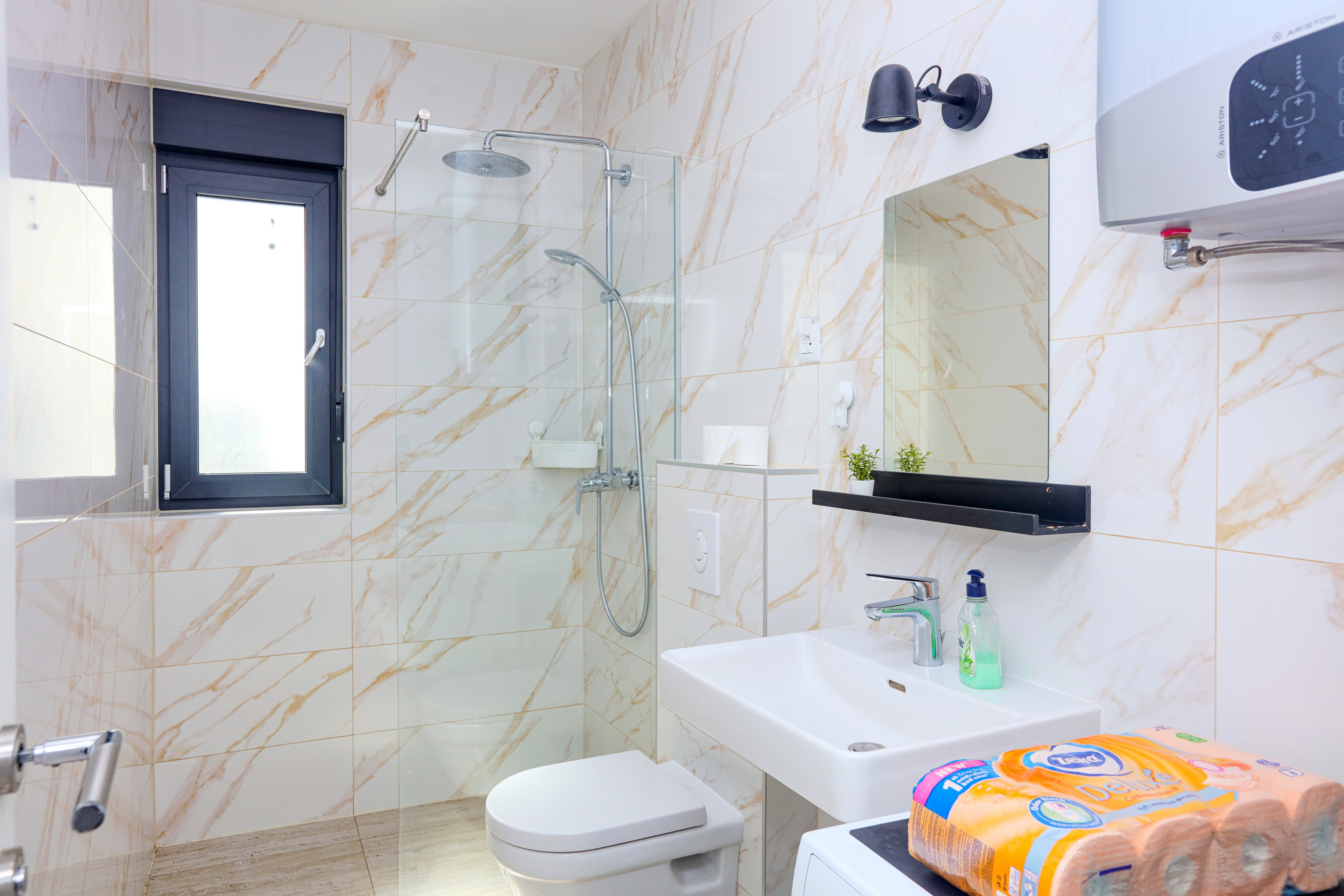 Three bedroom apartment with air-conditioning Murter  A-a