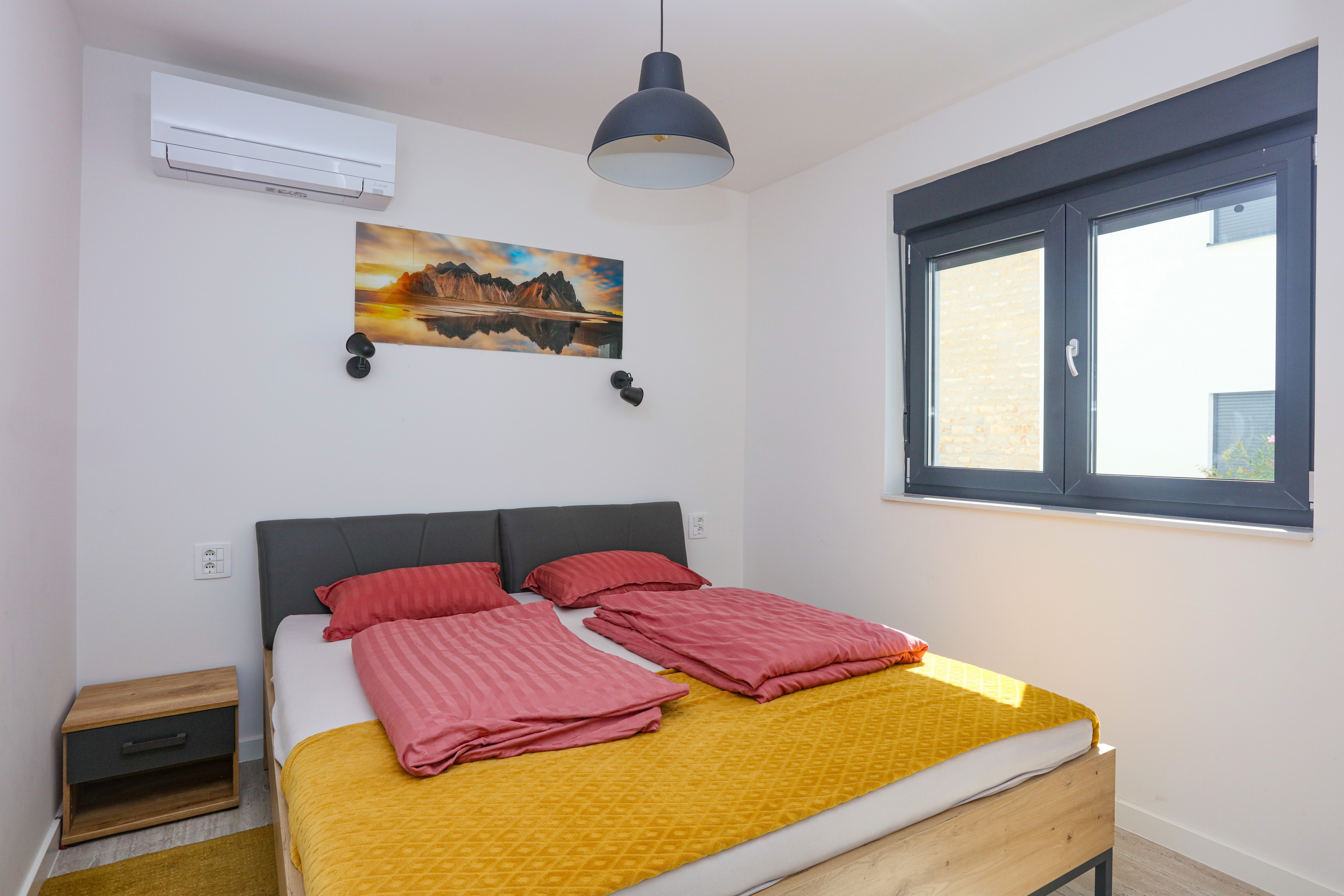 Three bedroom apartment with air-conditioning Murter  A-a