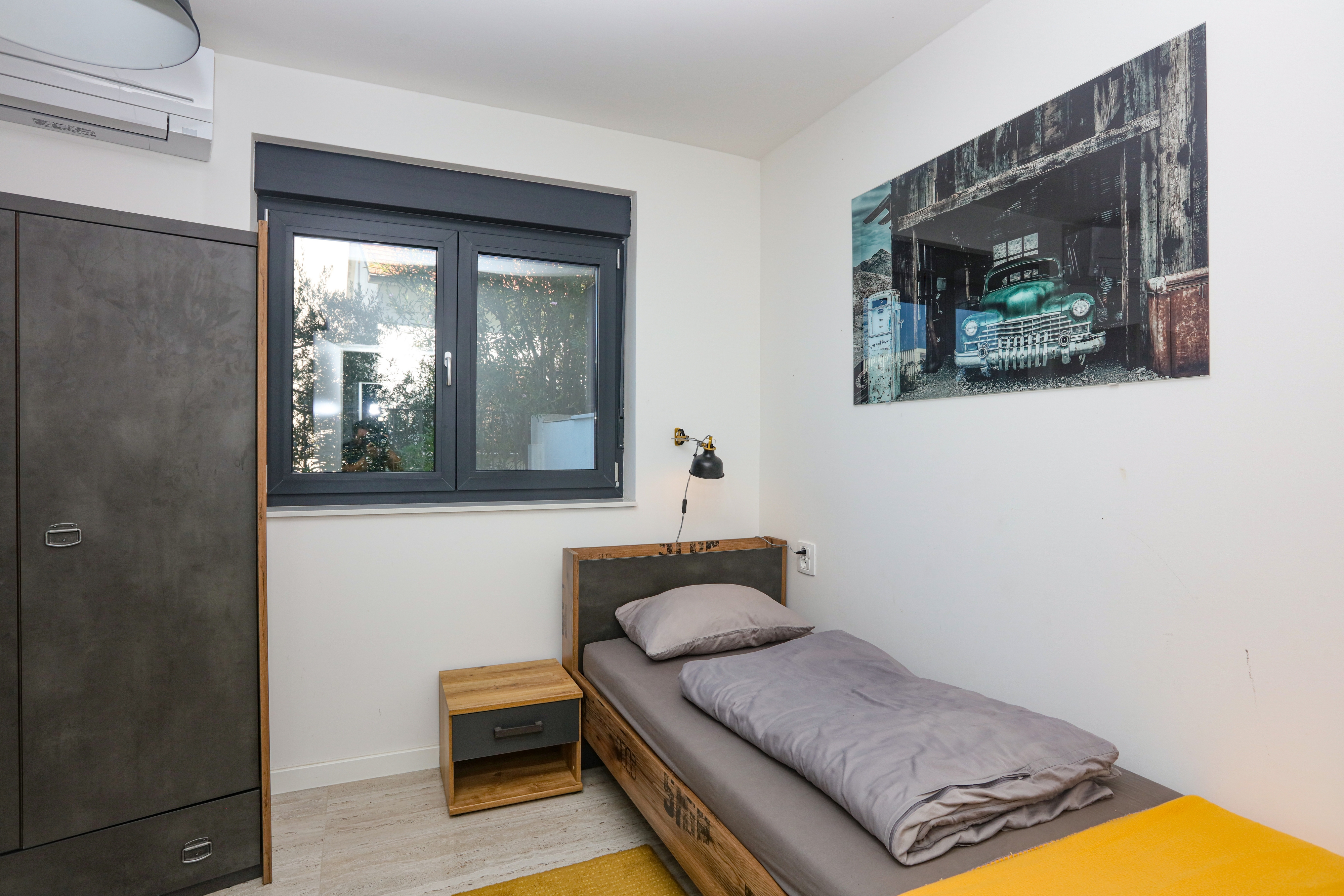 Three bedroom apartment with air-conditioning Murter  A-a