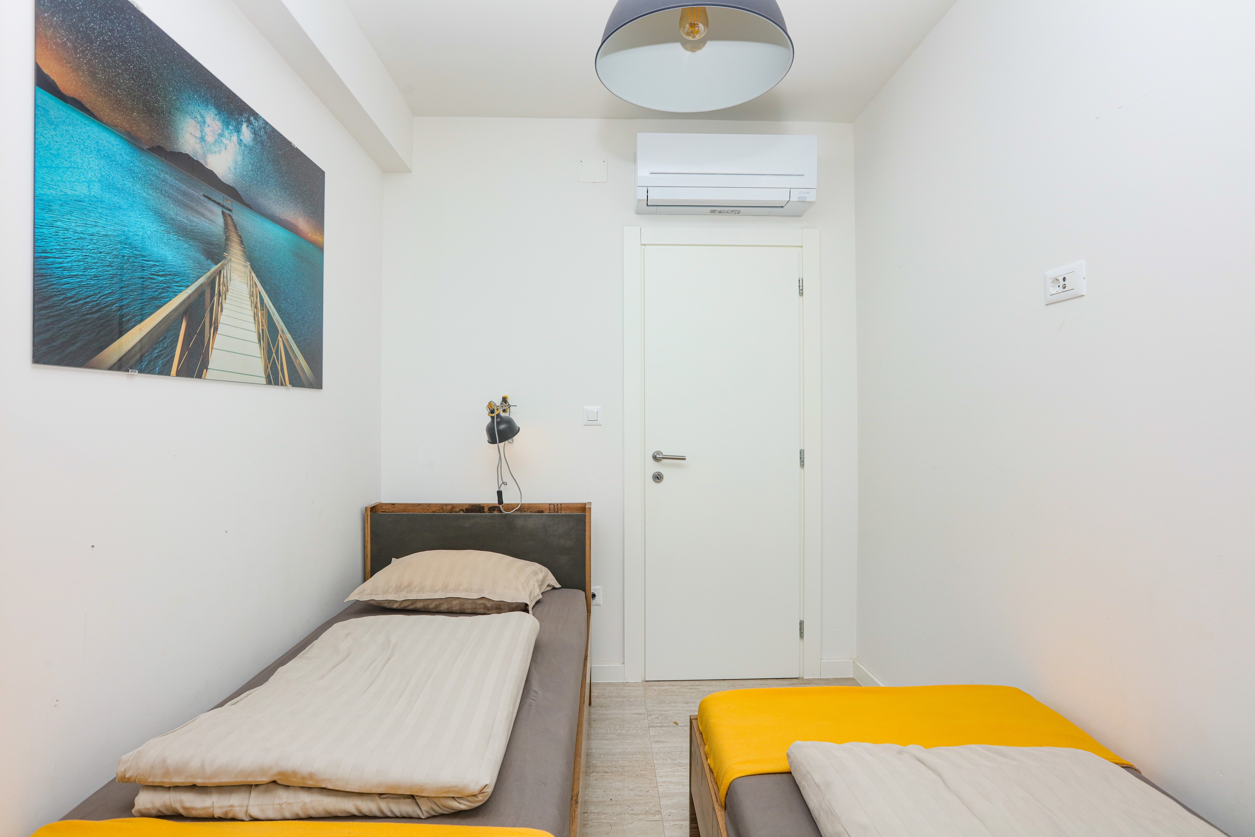 Three bedroom apartment with air-conditioning Murter  A-a