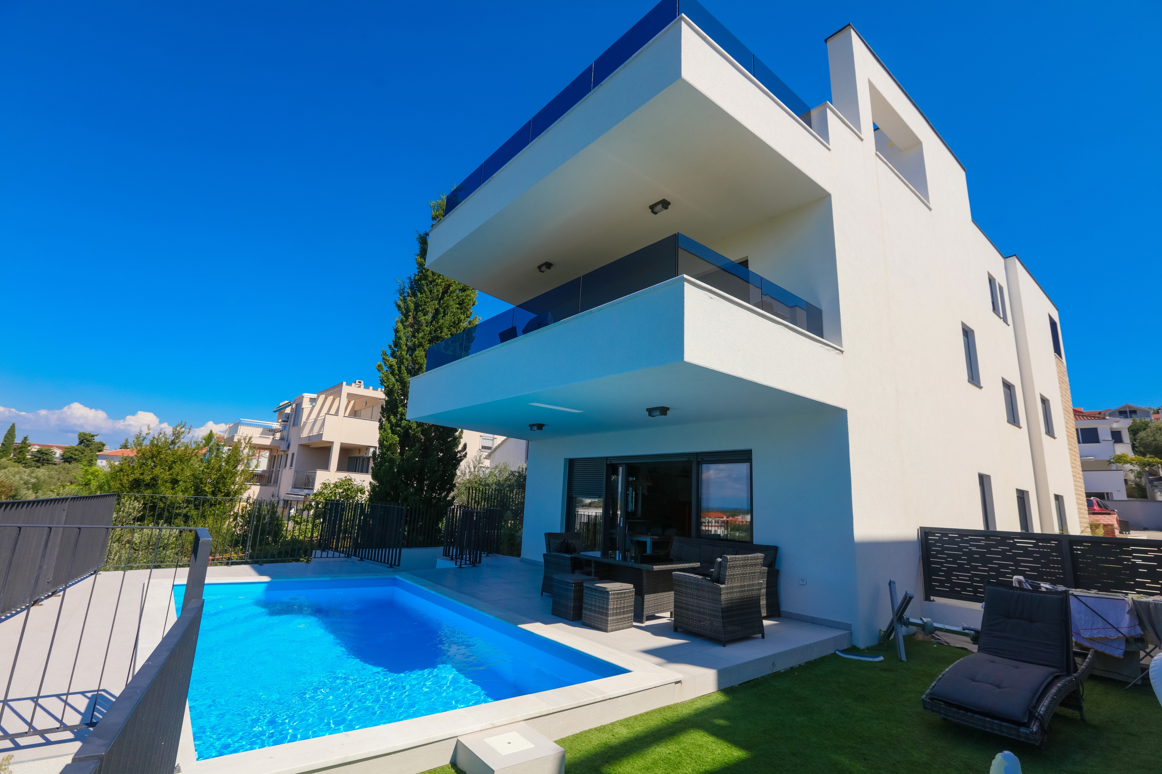 Three bedroom apartment with terrace Murter (A-22942-a)