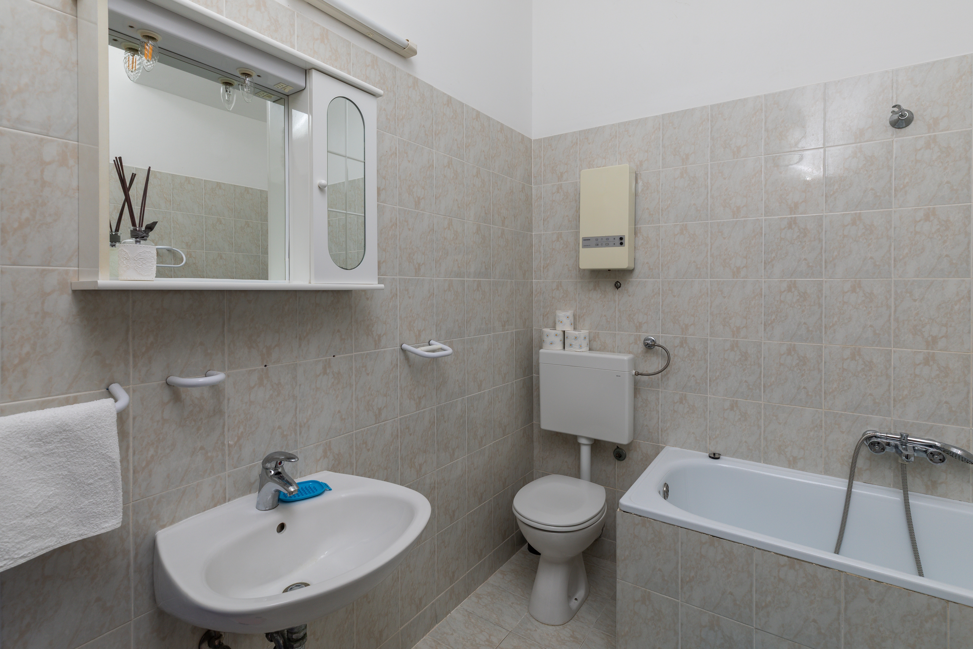 One bedroom apartment near beach Pisak, Omiš  A-a