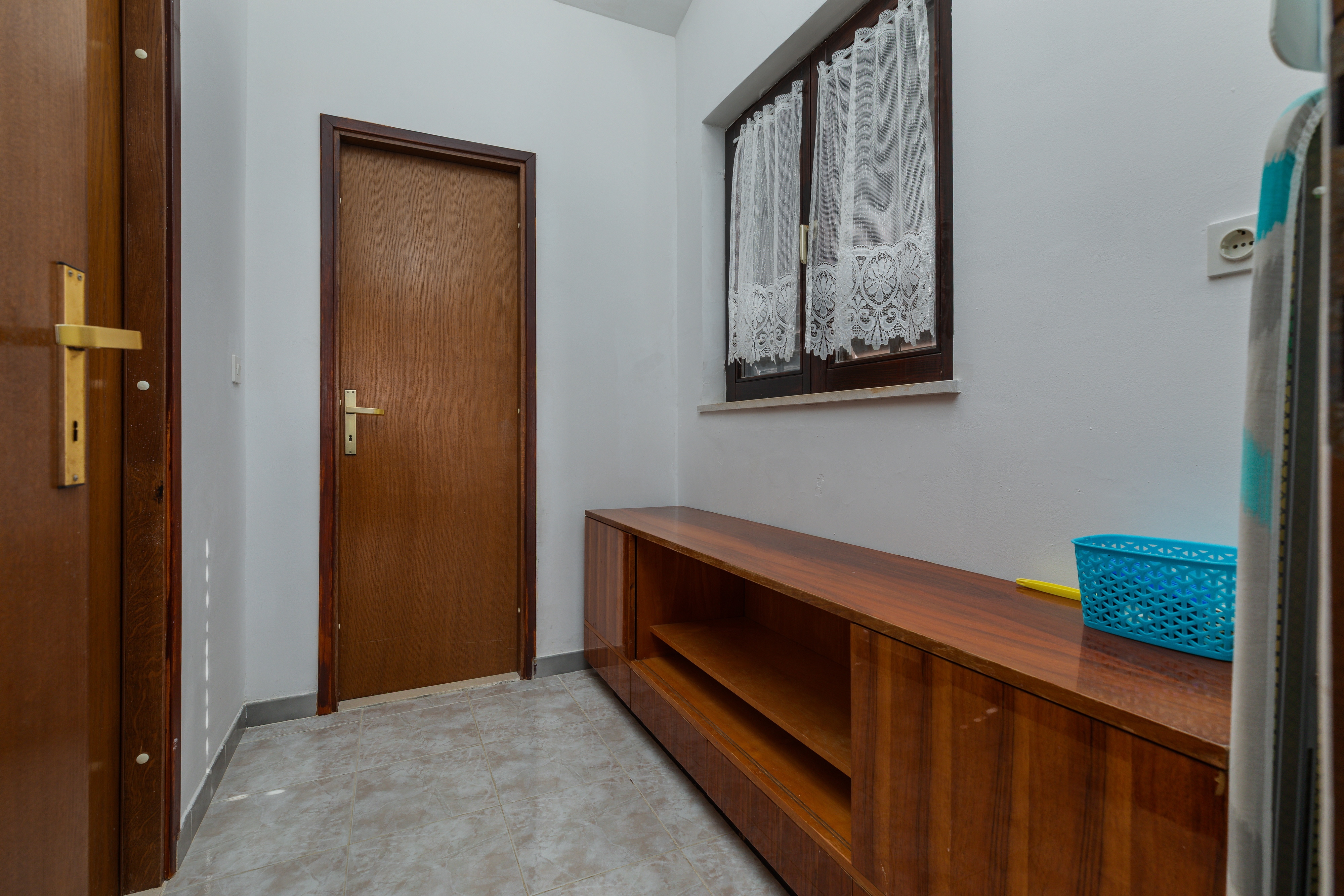One bedroom apartment near beach Pisak, Omiš  A-a
