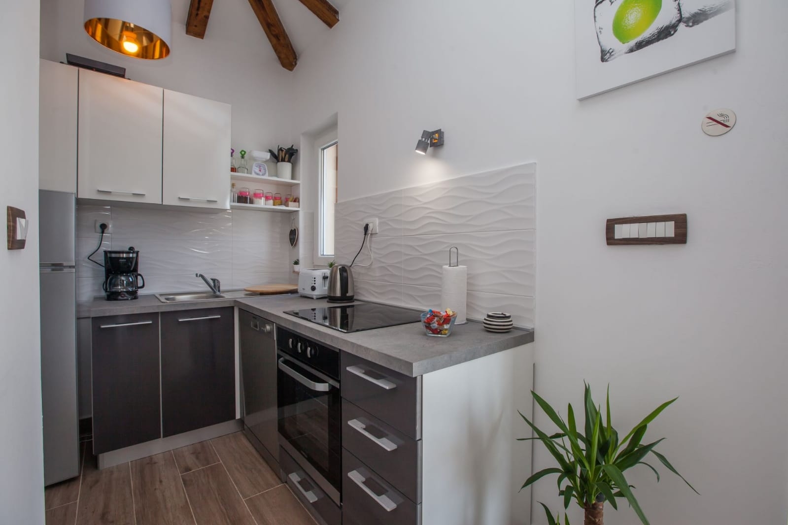 Two bedroom house with terrace and sea view Sevid, Trogir  K