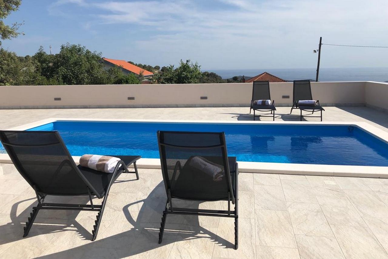 Two bedroom house with terrace and sea view Sevid, Trogir  K