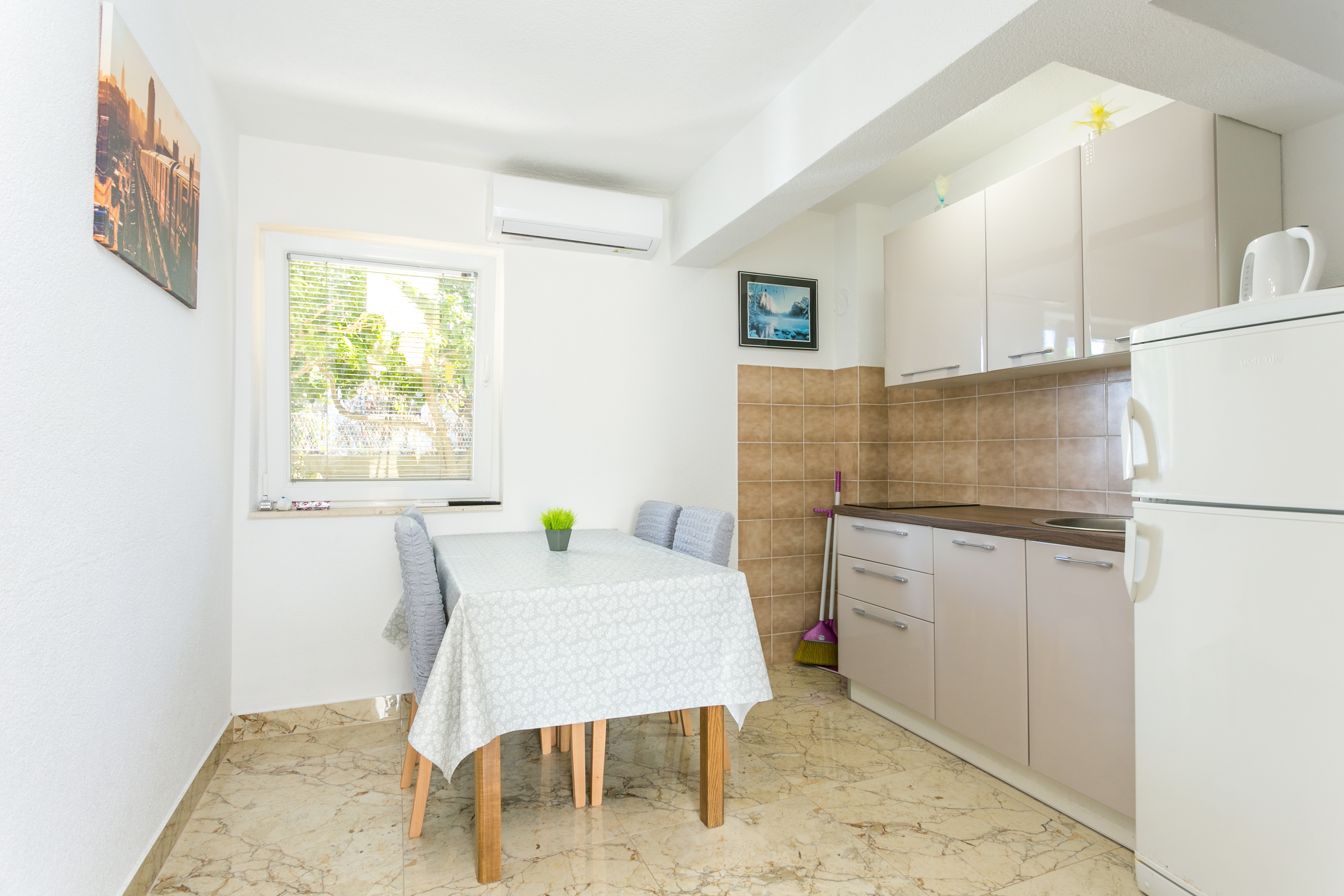 Two bedroom apartment near beach Mastrinka, Čiovo (A-22956-b)