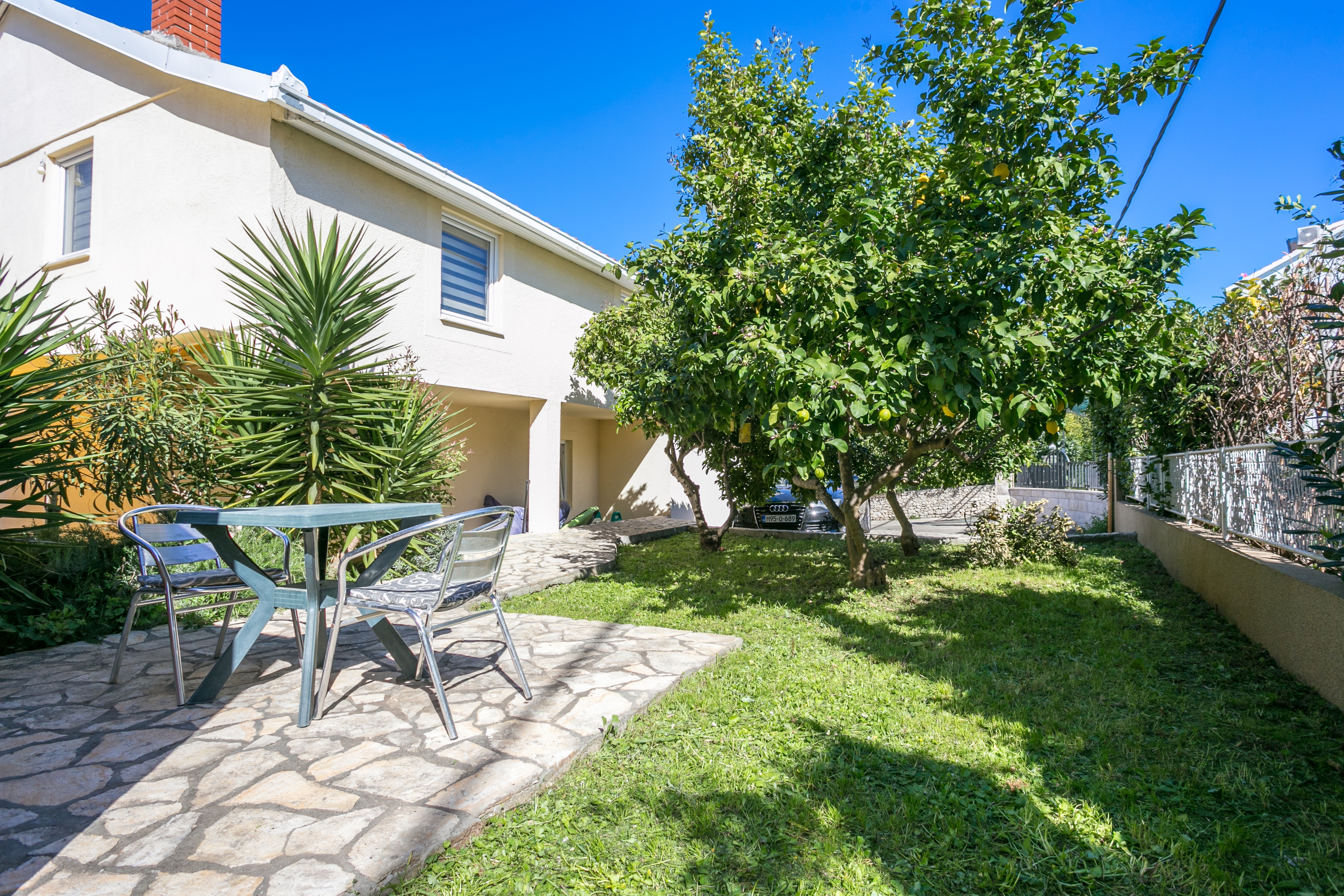 Two bedroom apartment near beach Mastrinka, Čiovo (A-22956-c)