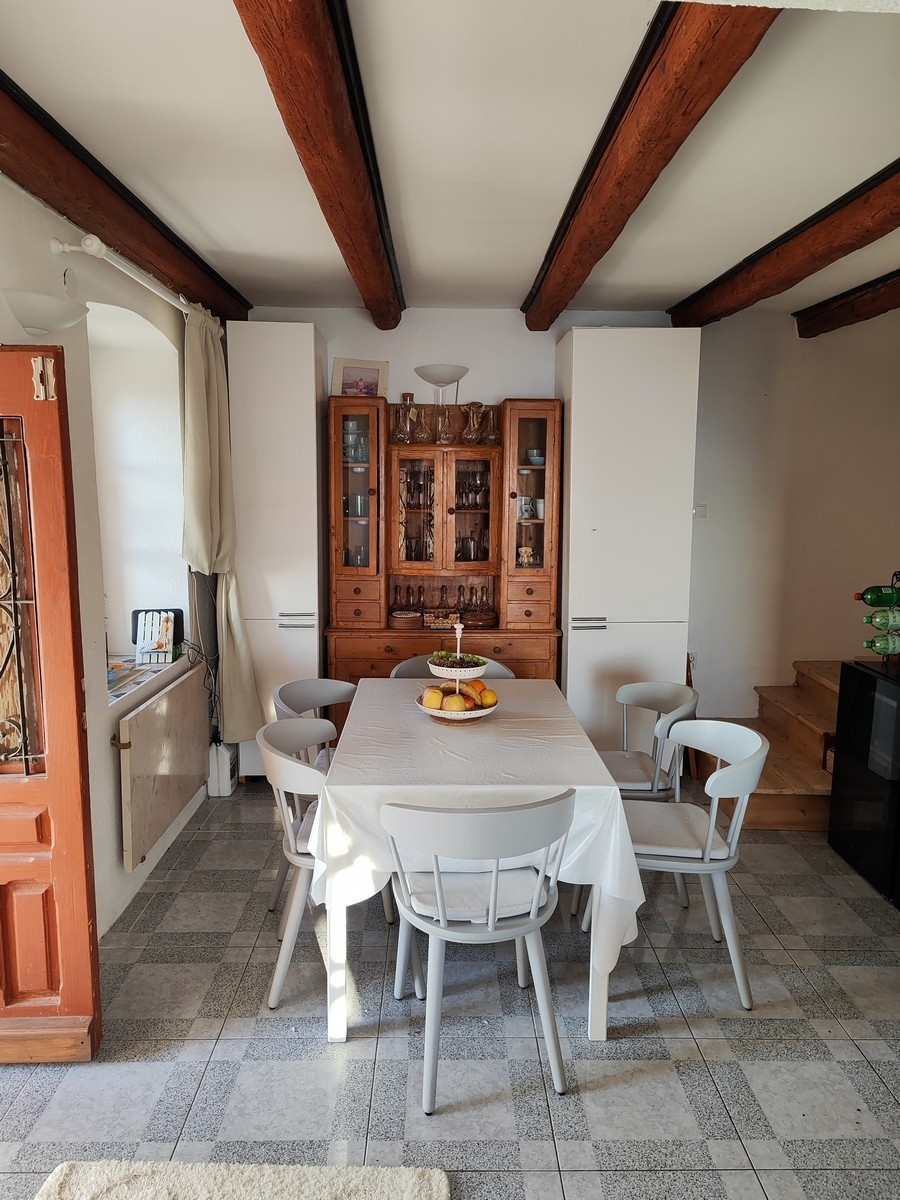 Top Cres Ustrine Top Cres Ustrine