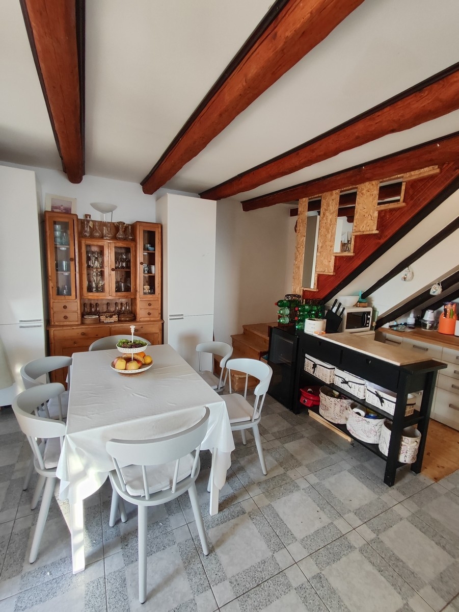 Top Cres Ustrine Top Cres Ustrine