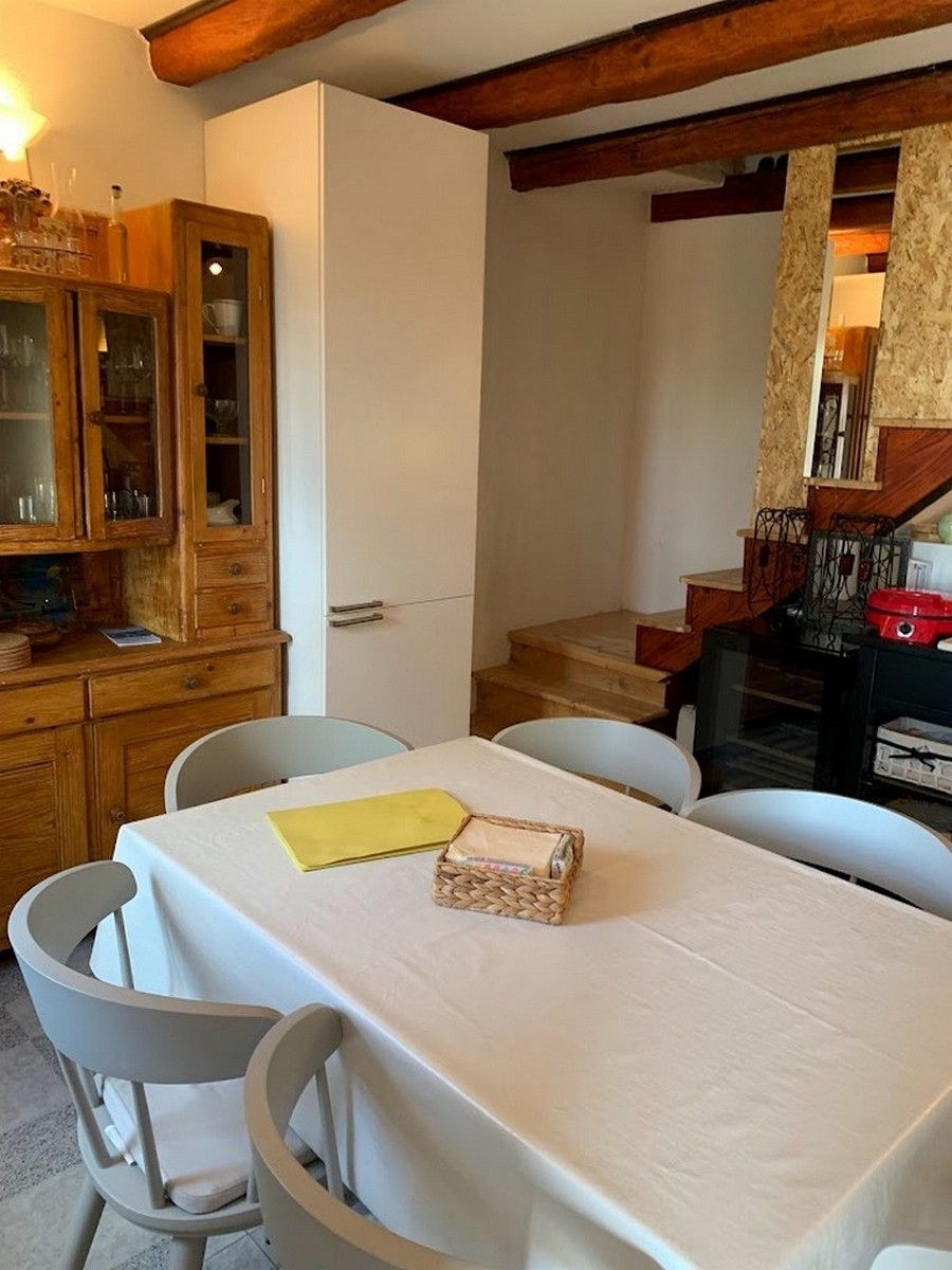 Top Cres Ustrine Top Cres Ustrine