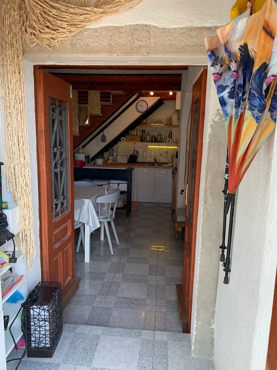 Top Cres Ustrine Top Cres Ustrine