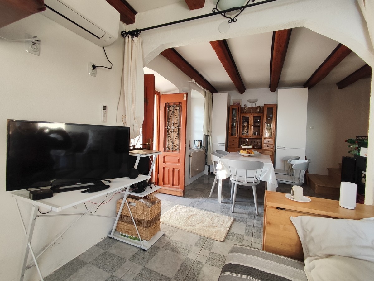 Top Cres Ustrine Top Cres Ustrine