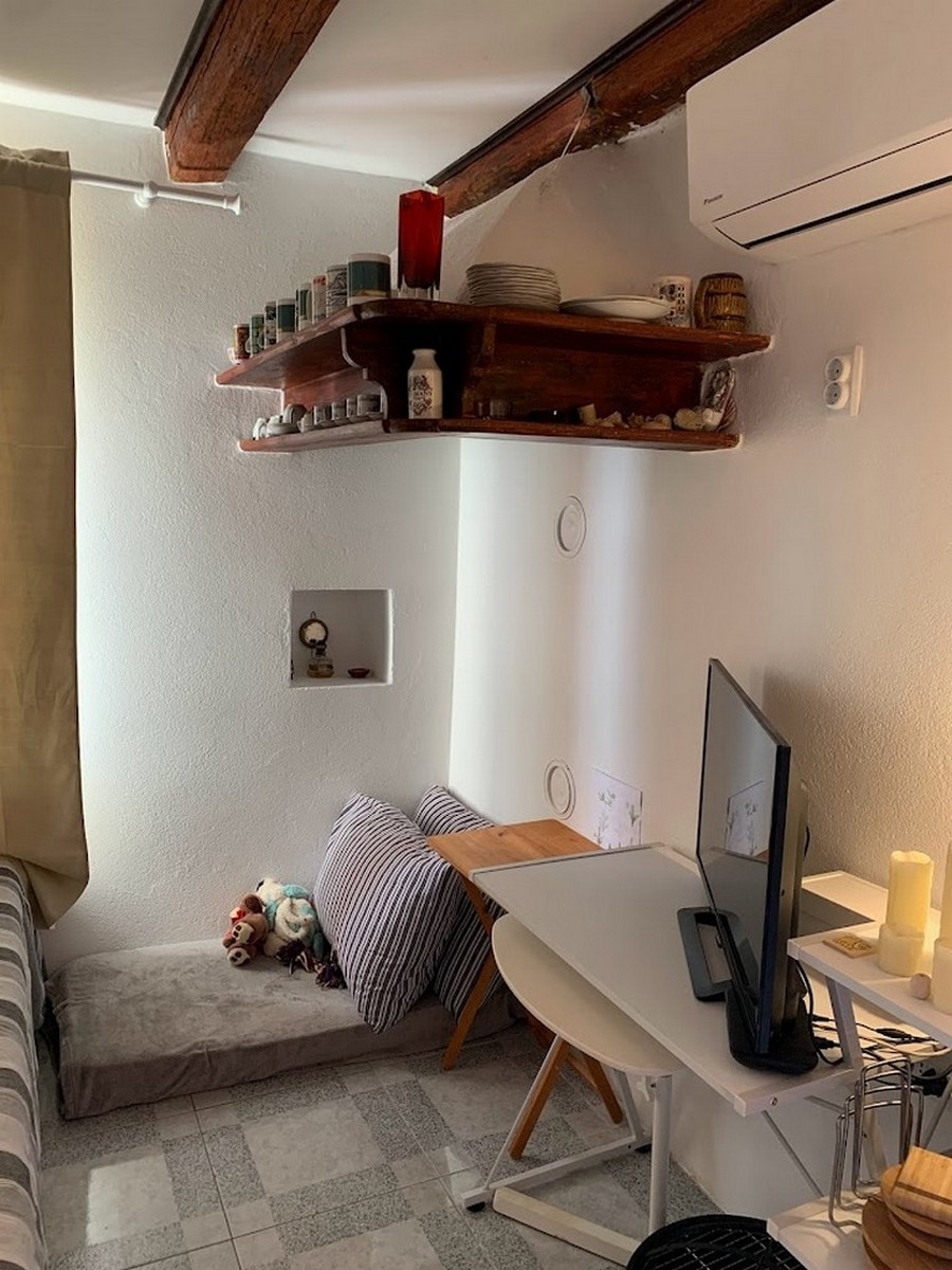 Top Cres Ustrine Top Cres Ustrine