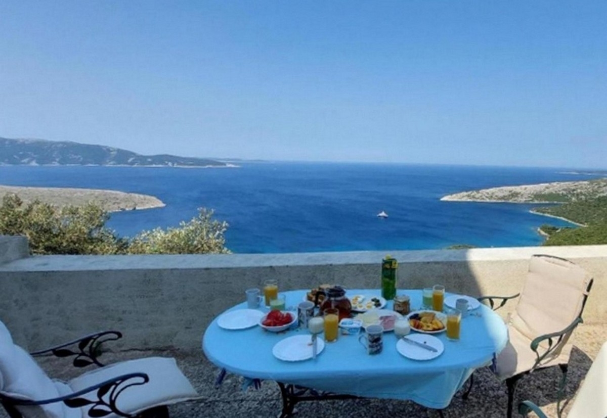 Three bedroom house with terrace and sea view Ustrine, Cres  K