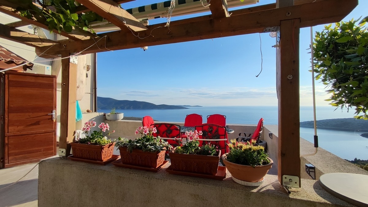 Three bedroom house with terrace and sea view Ustrine, Cres  K