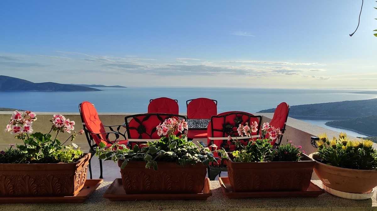 Three bedroom house with terrace and sea view Ustrine, Cres  K