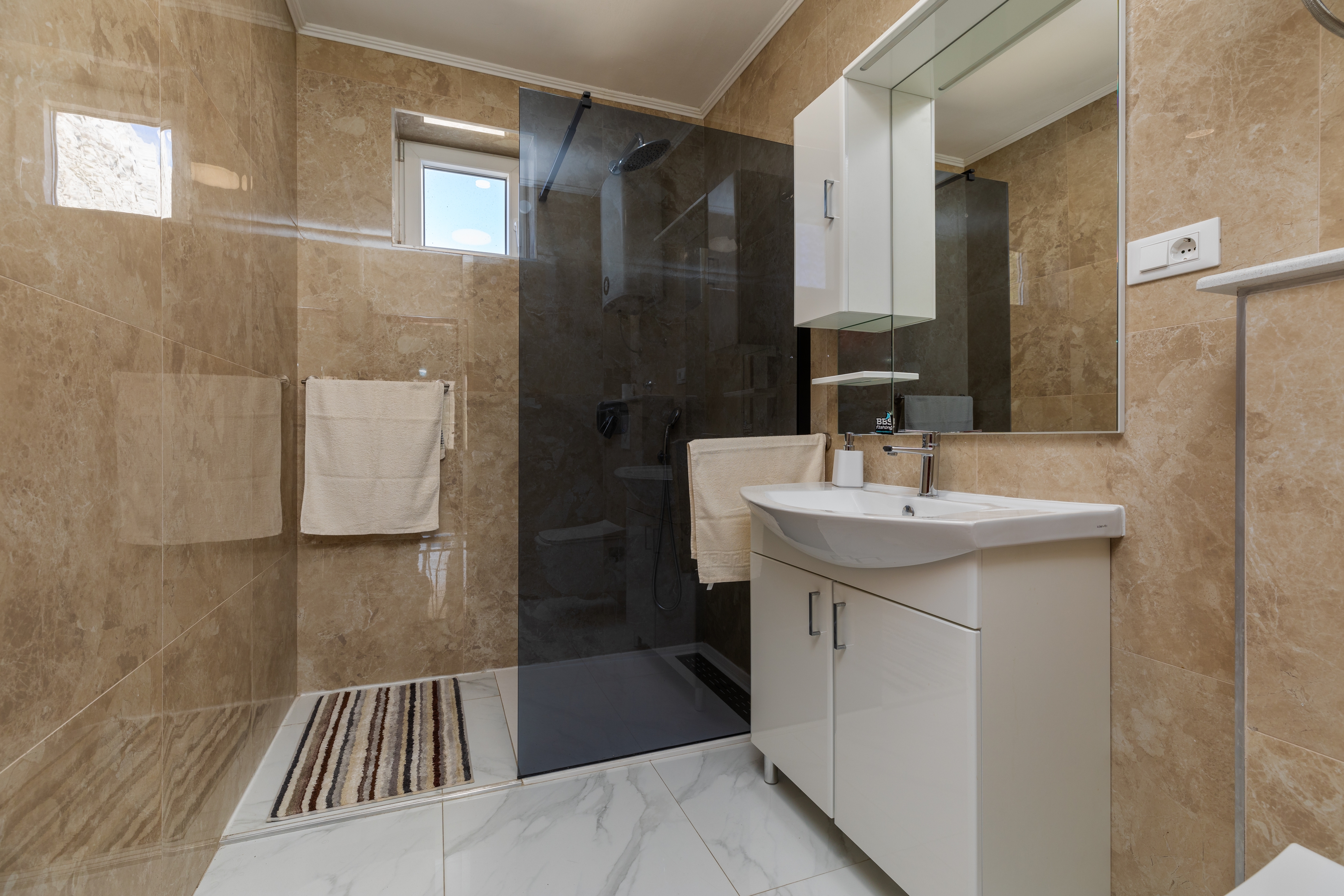 Three bedroom apartment with terrace and sea view Makarska  A-a