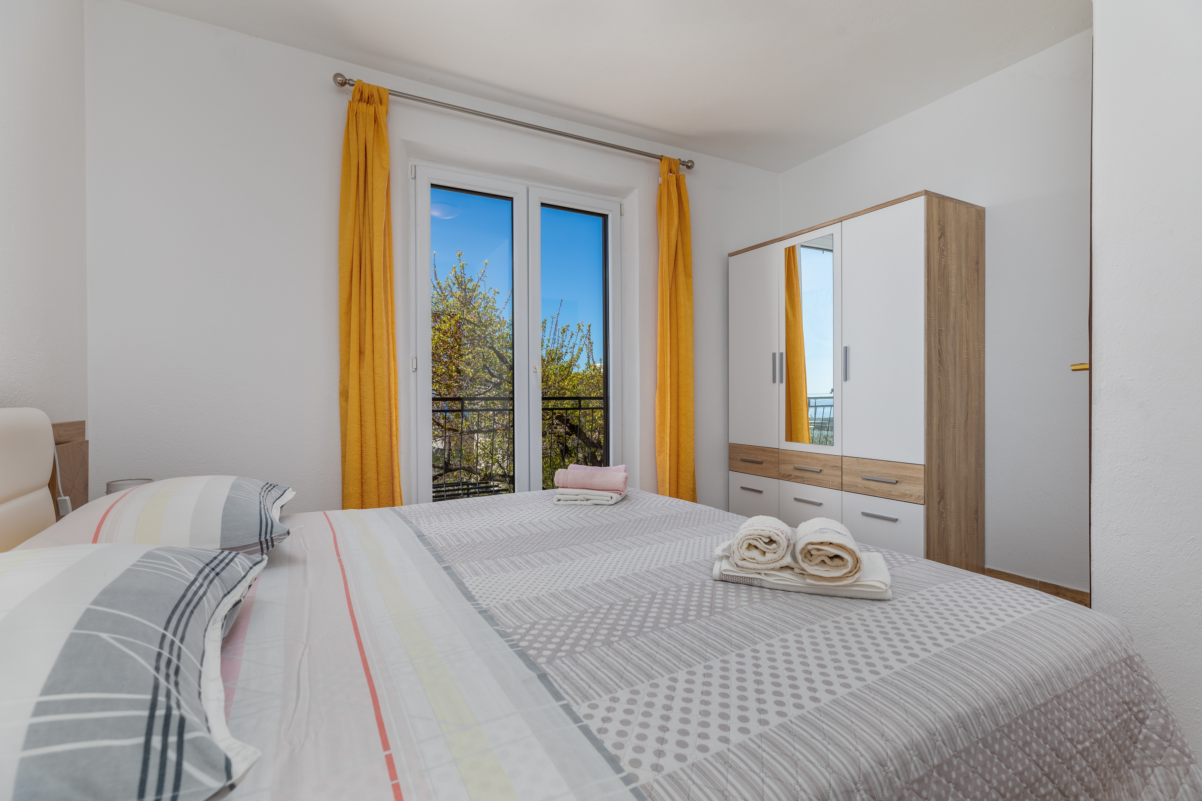 Three bedroom apartment with terrace and sea view Makarska  A-a