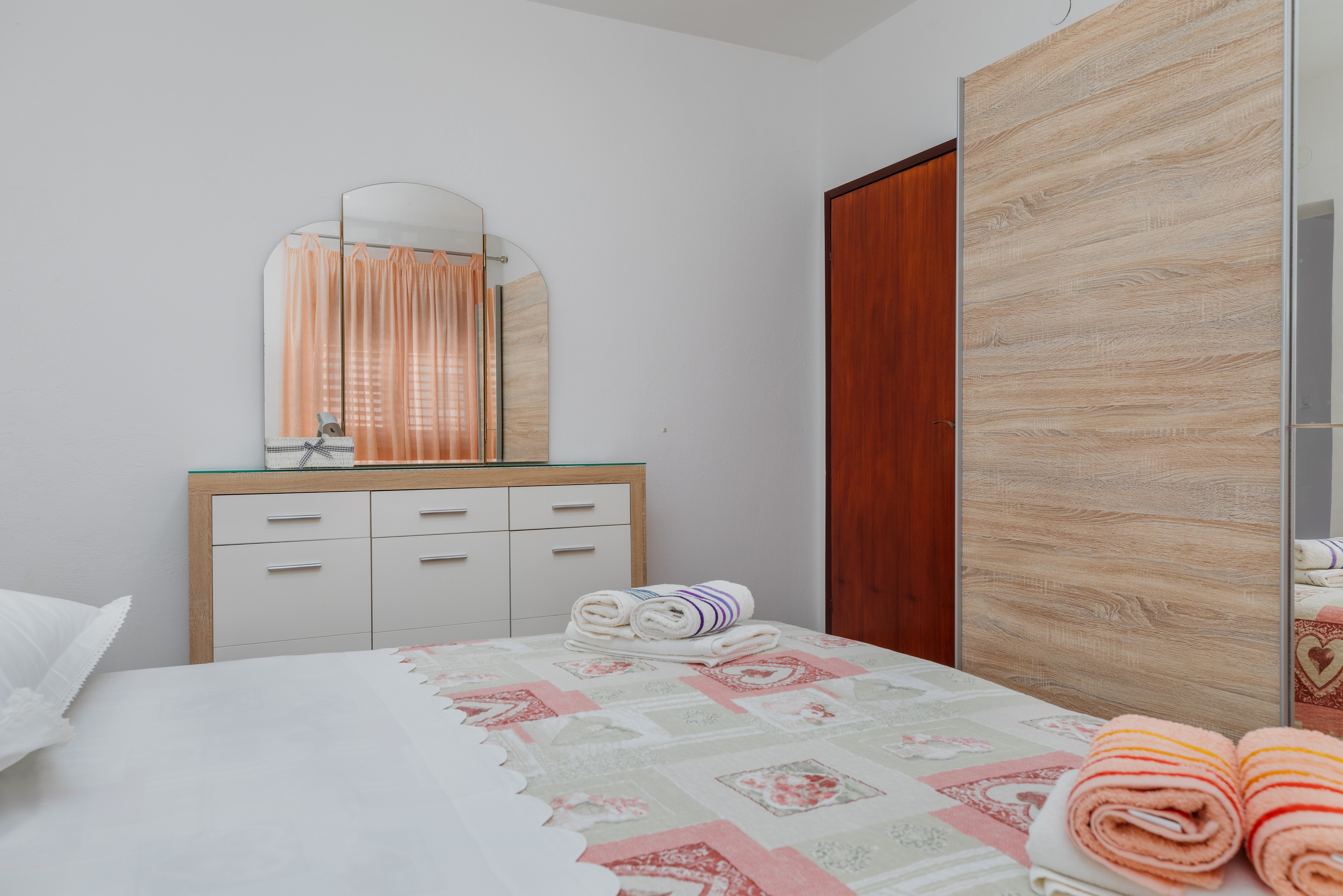Three bedroom apartment with terrace and sea view Makarska  A-a