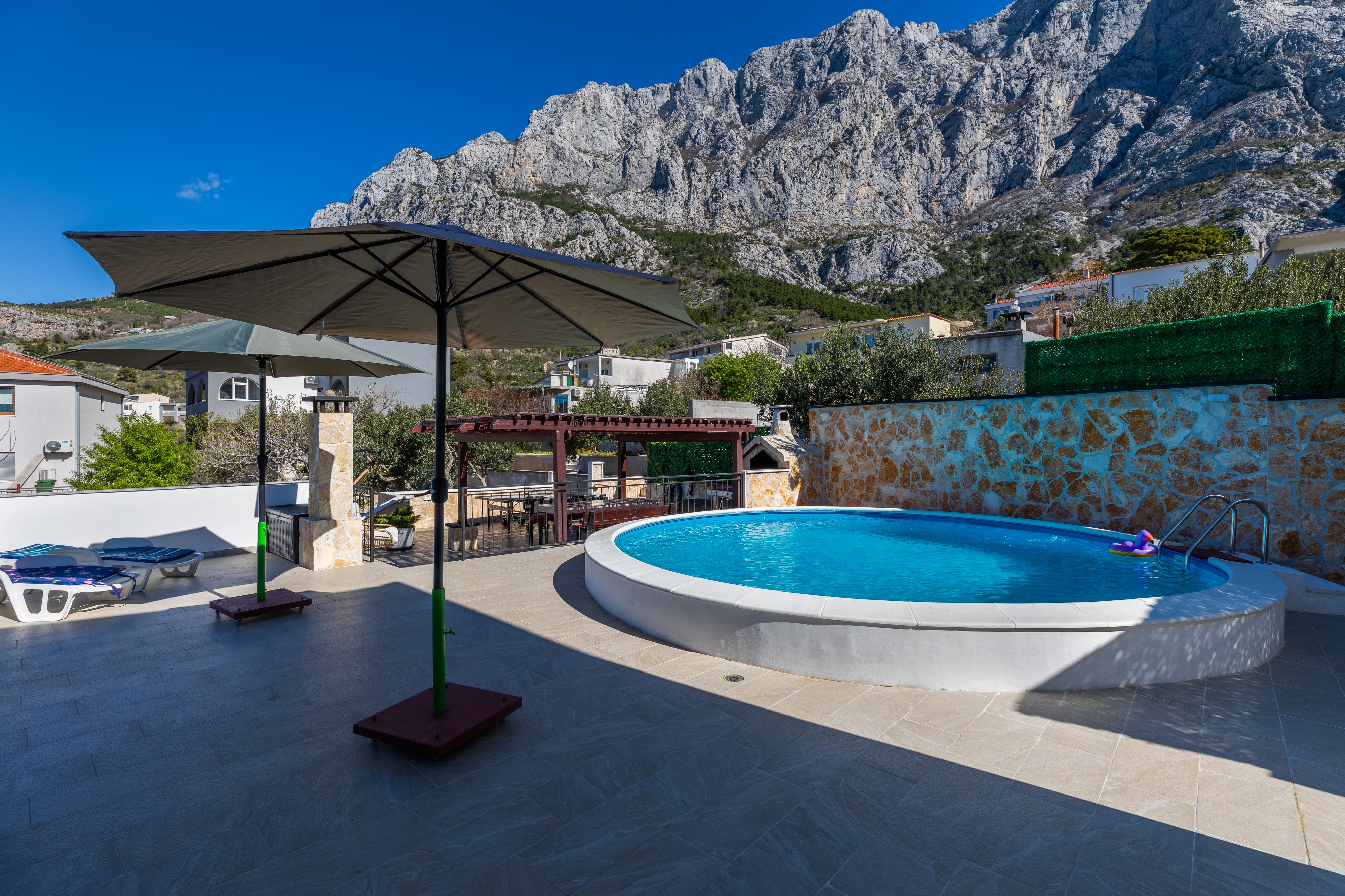 Three bedroom apartment with terrace and sea view Makarska  A-a