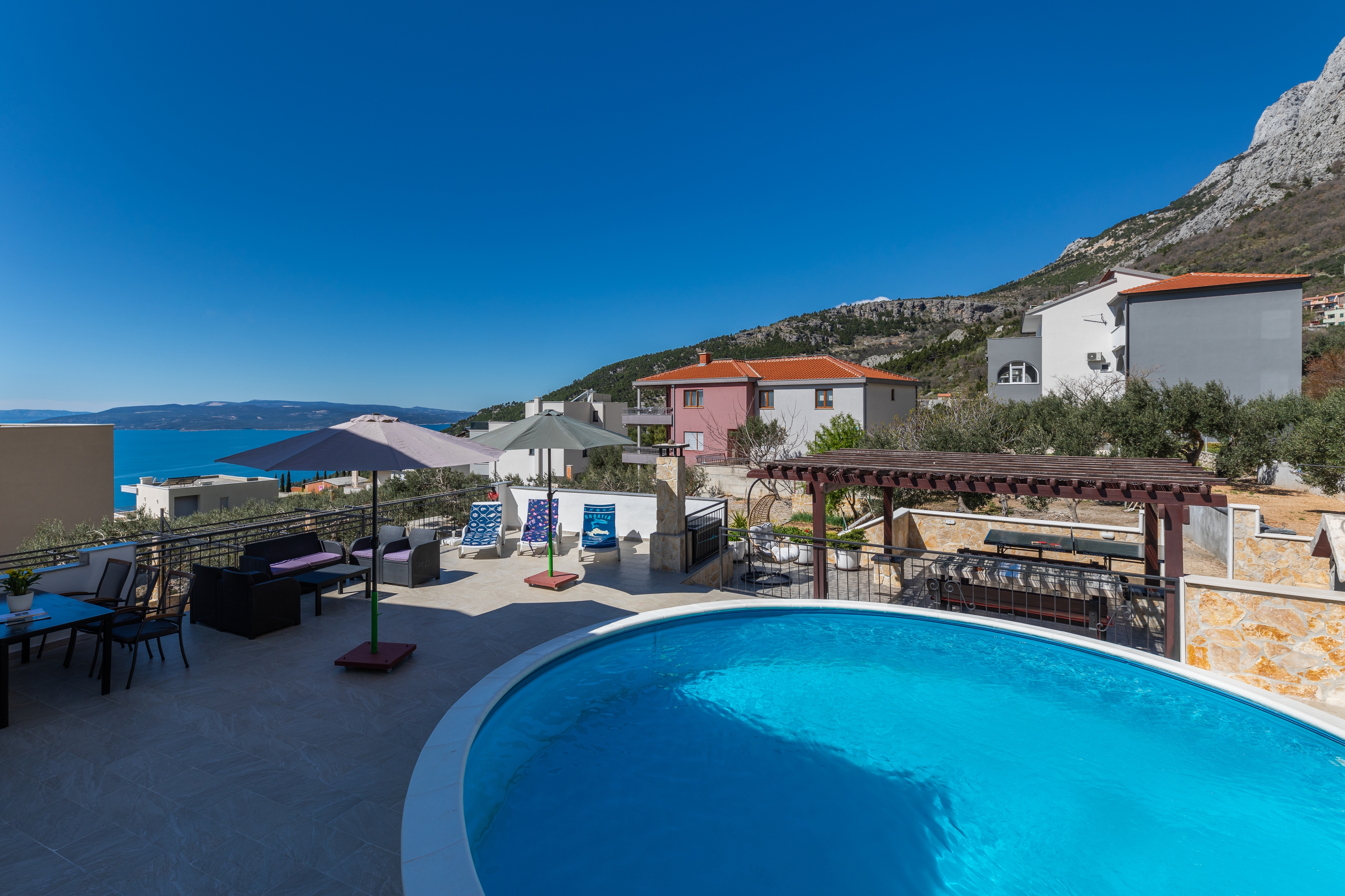 Three bedroom apartment with terrace and sea view Makarska  A-a