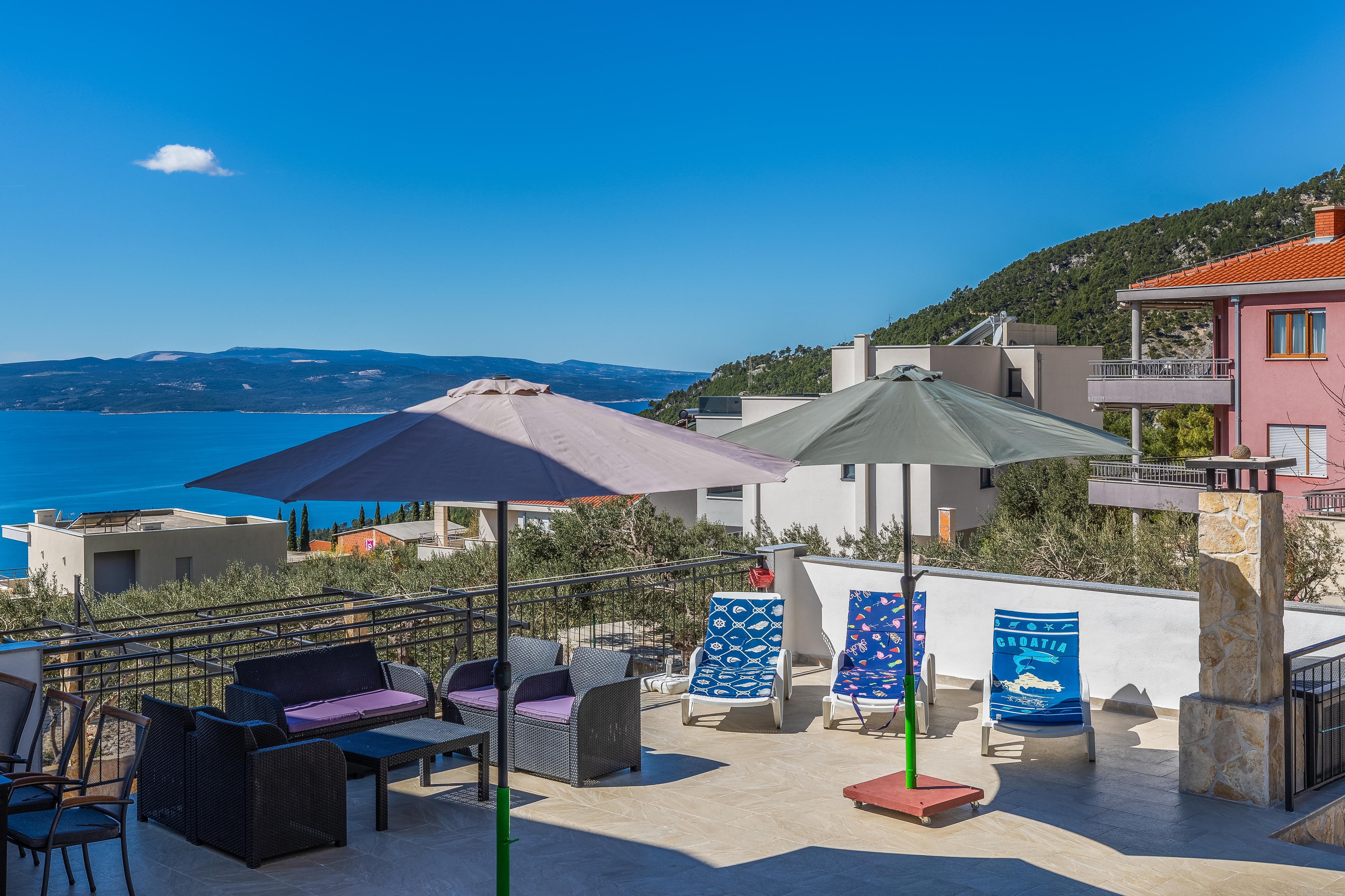 Three bedroom apartment with terrace and sea view Makarska  A-a