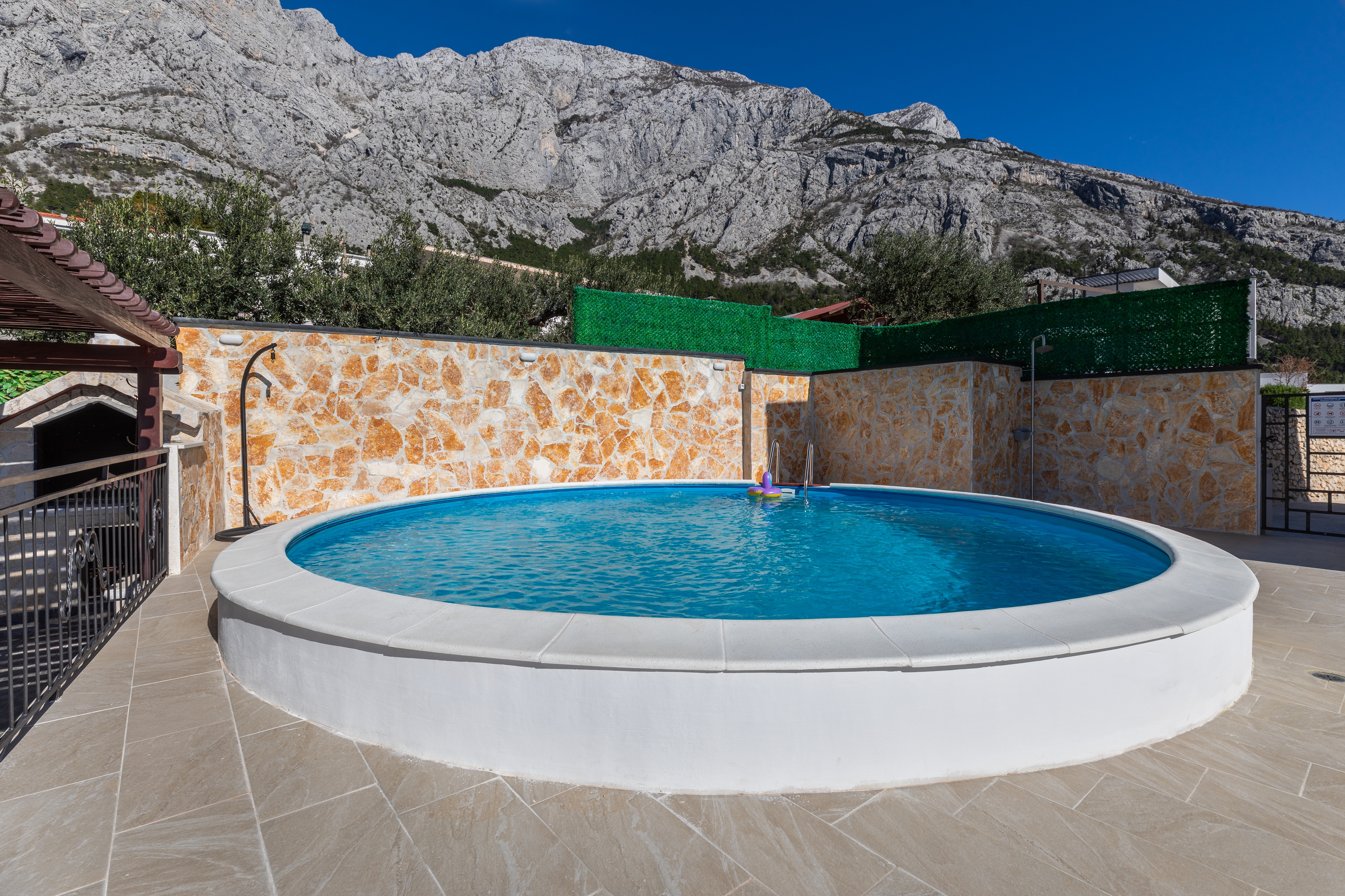 Three bedroom apartment with terrace and sea view Makarska  A-a