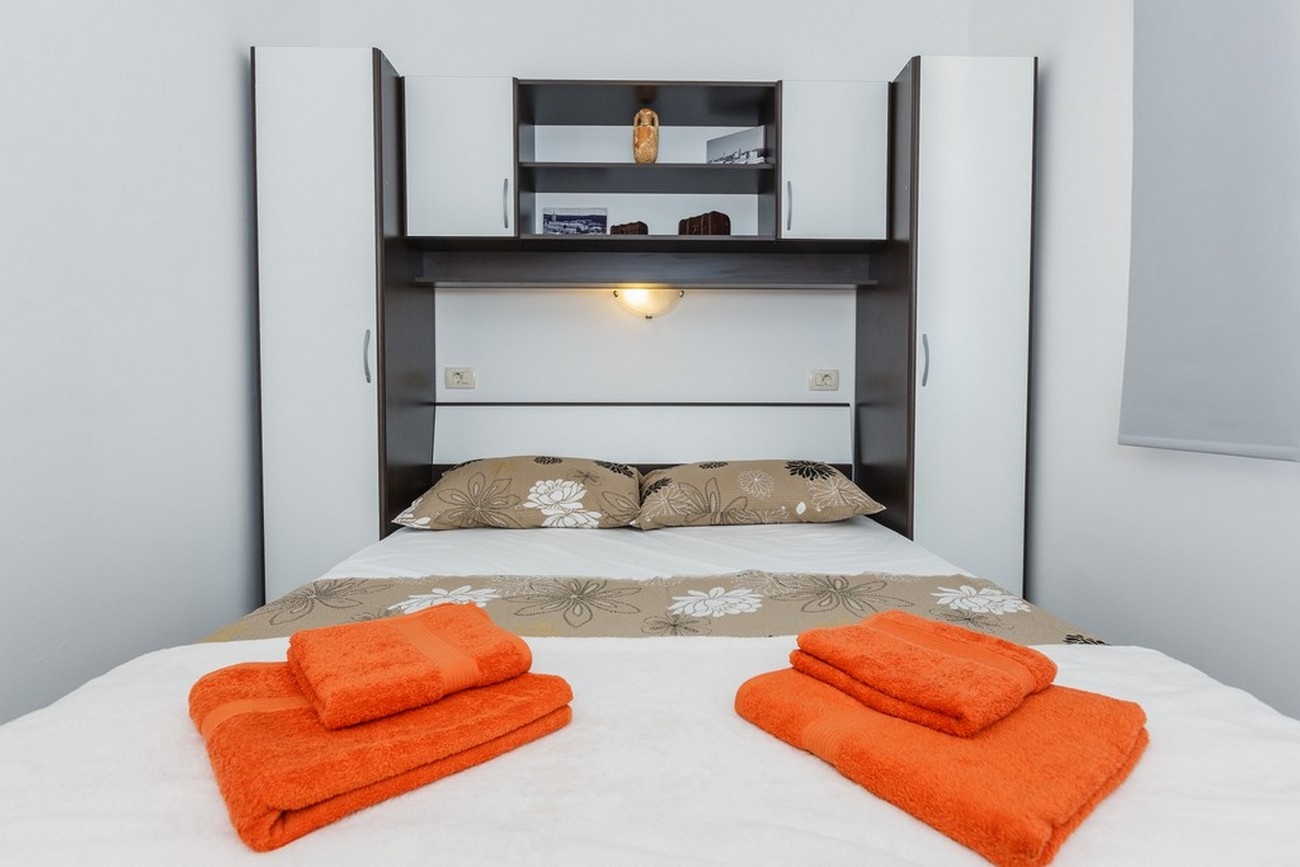 Two bedroom apartment with terrace and sea view Mastrinka, Čiovo  A-a