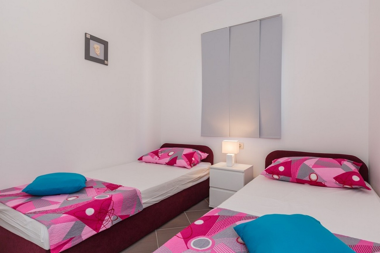 Two bedroom apartment with terrace and sea view Mastrinka, Čiovo  A-a