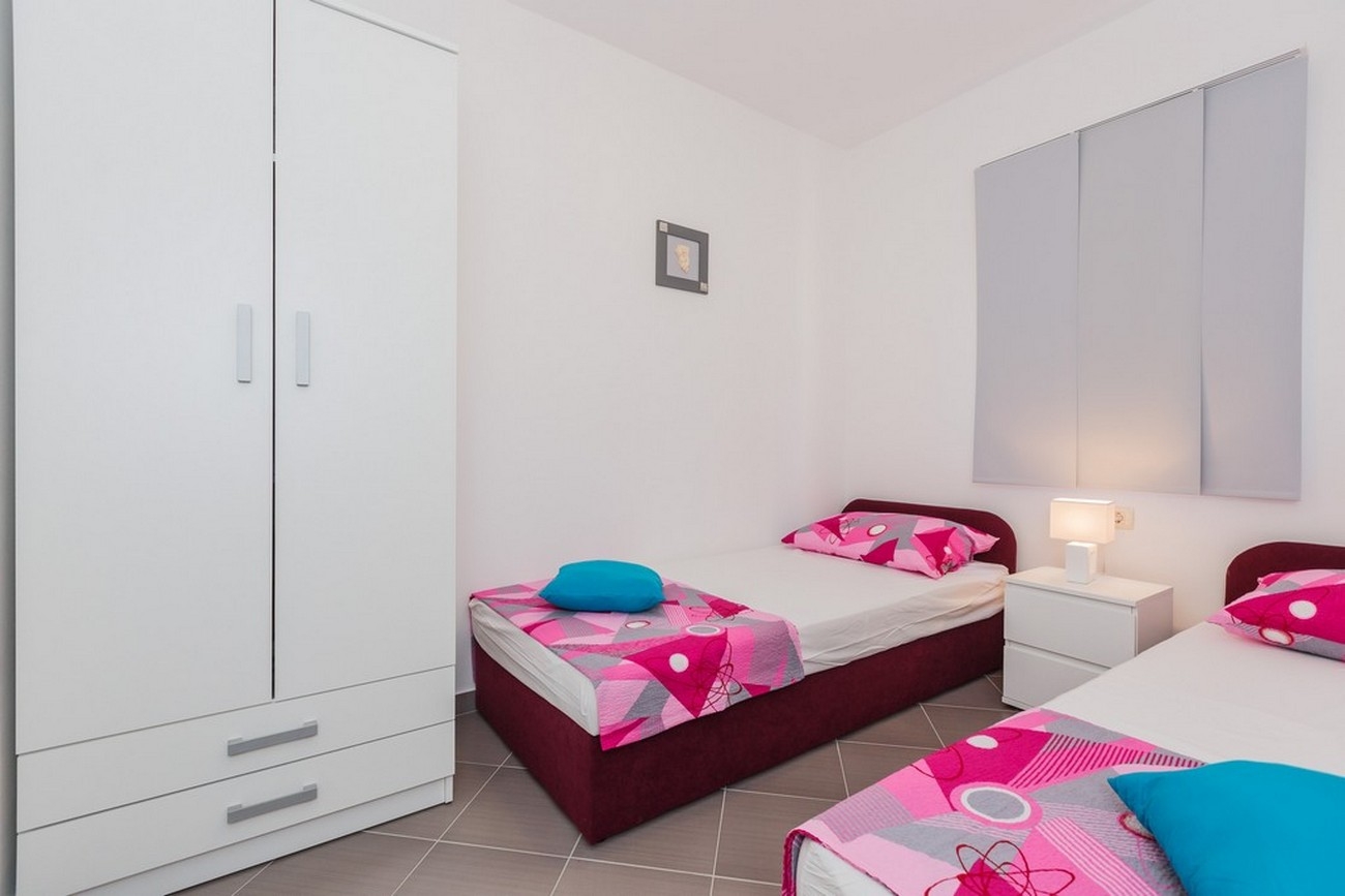Two bedroom apartment with terrace and sea view Mastrinka, Čiovo  A-a