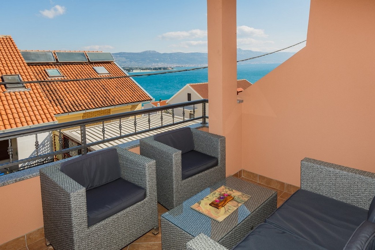 Two bedroom apartment with terrace and sea view Mastrinka, Čiovo  A-a
