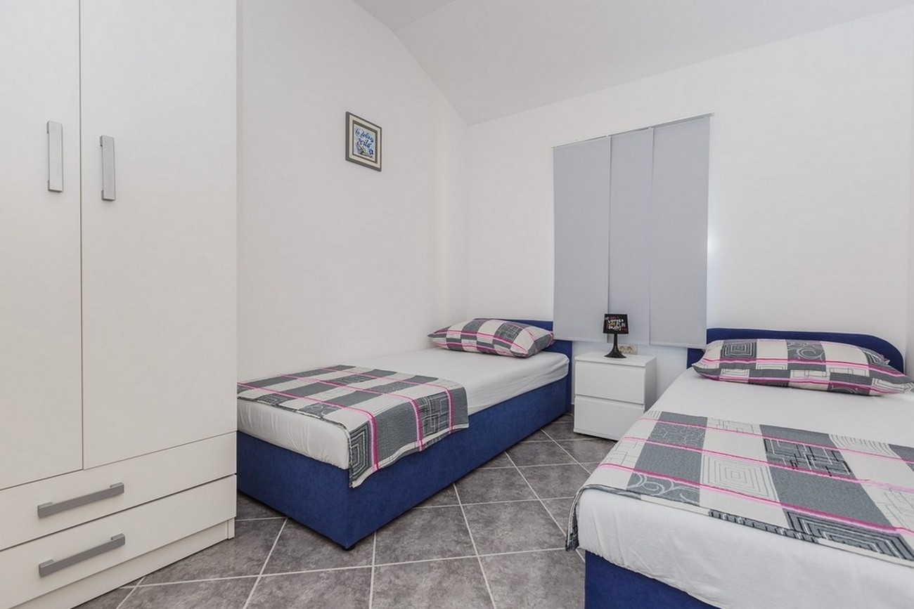 Two bedroom apartment with terrace and sea view Mastrinka, Čiovo  A-b