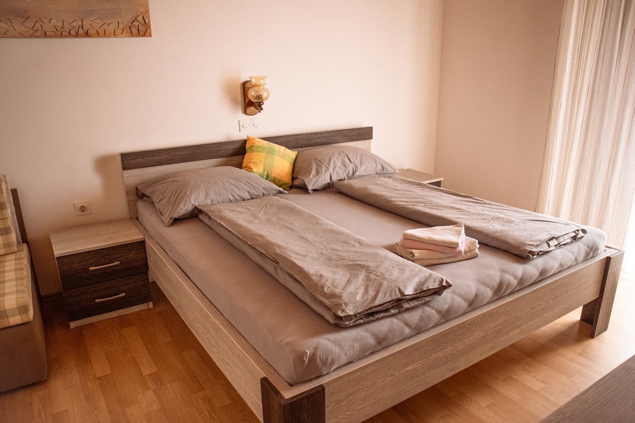 Two bedroom apartment with balcony and sea view Lopar, Rab  A-a