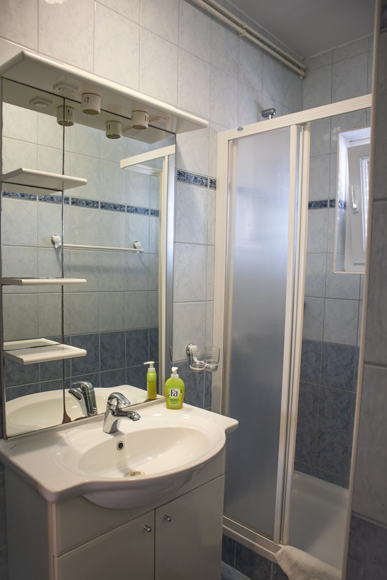 Two bedroom apartment with balcony and sea view Lopar, Rab  A-c